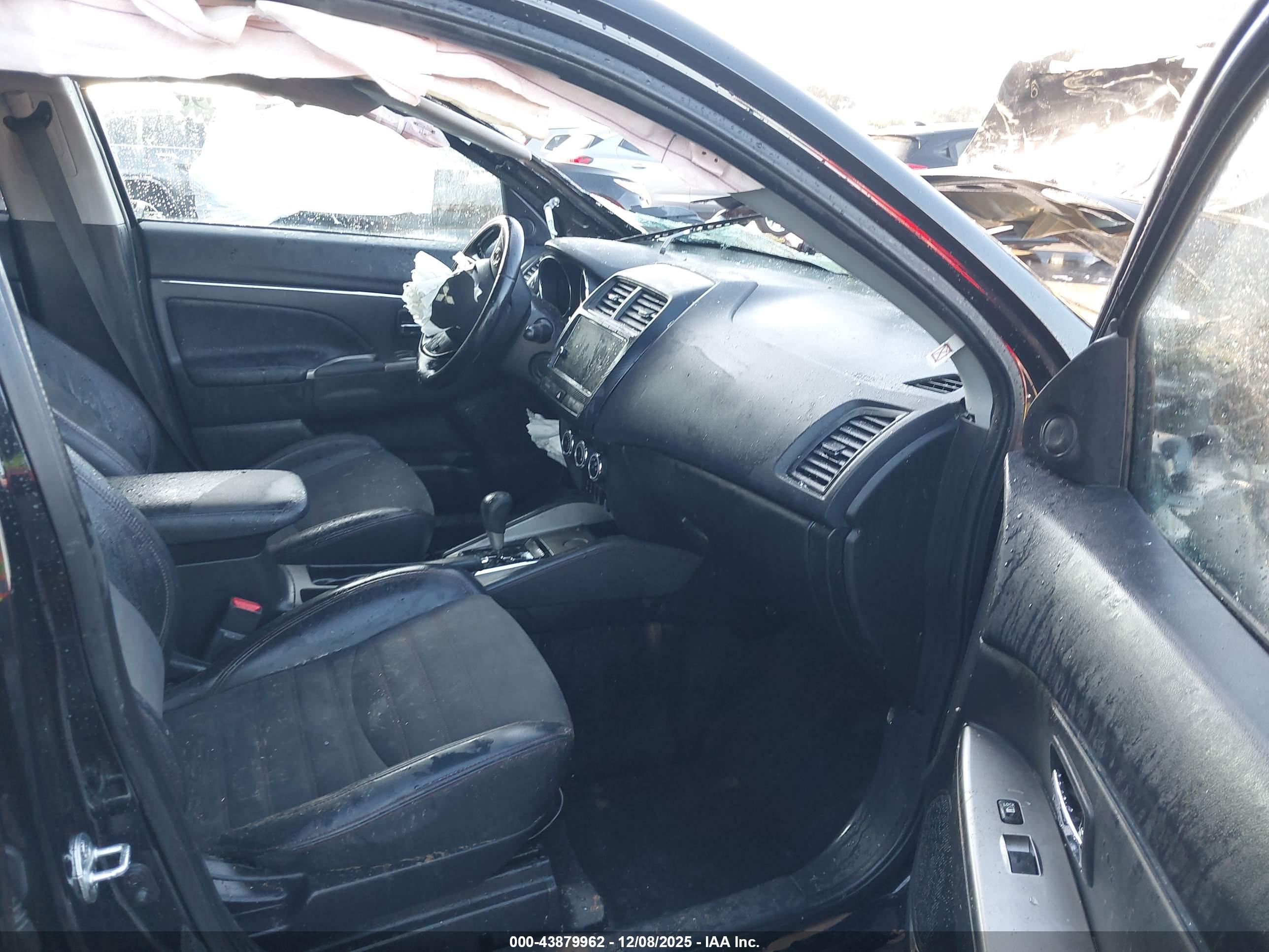 MITSUBISHI OUTLANDER image 5