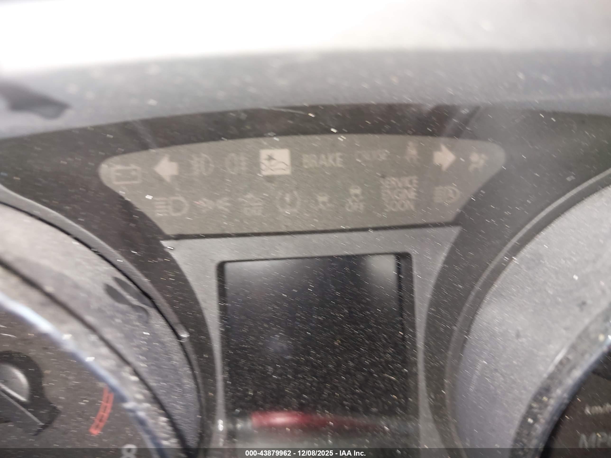 MITSUBISHI OUTLANDER image 7
