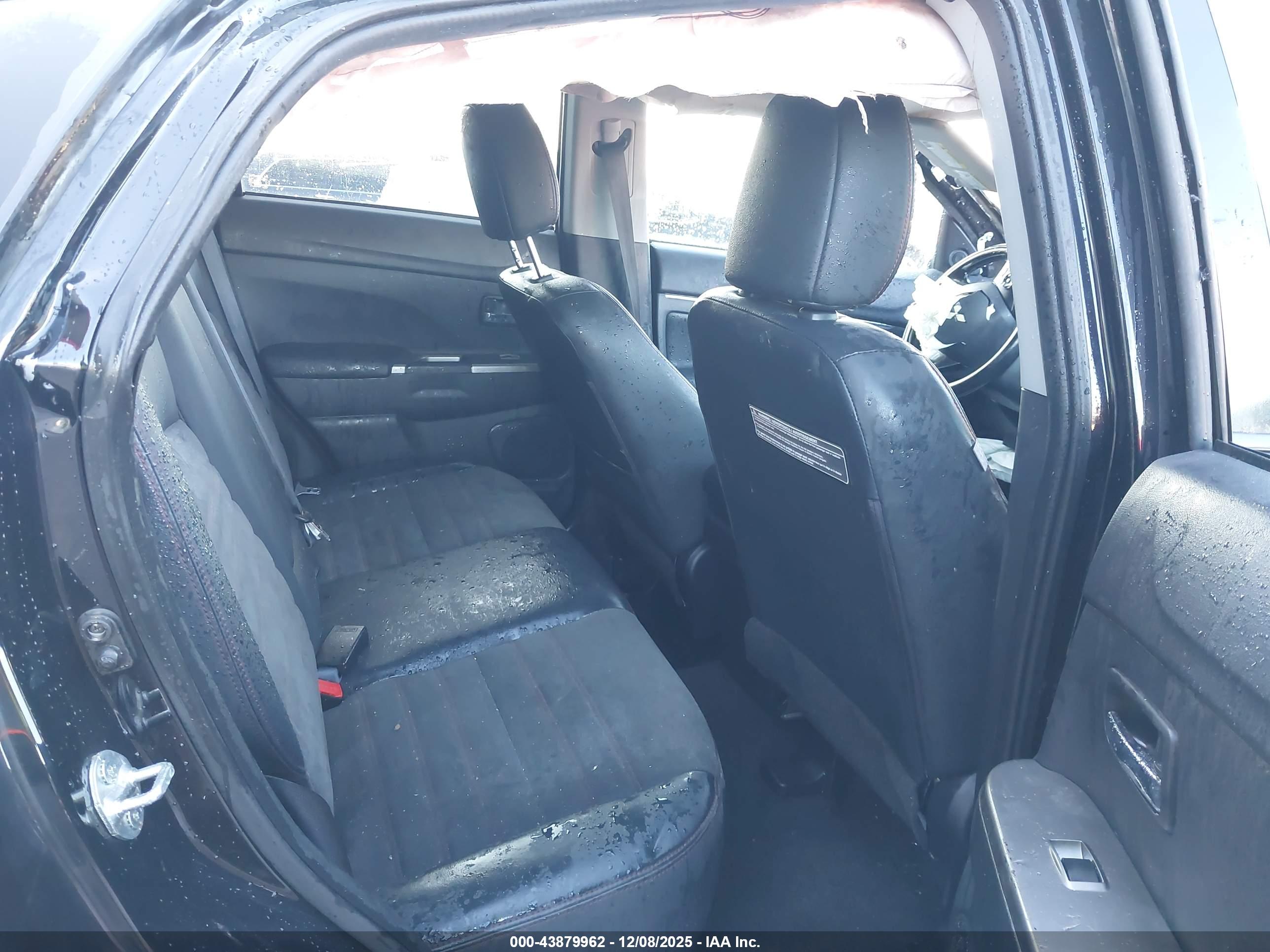 MITSUBISHI OUTLANDER image 8