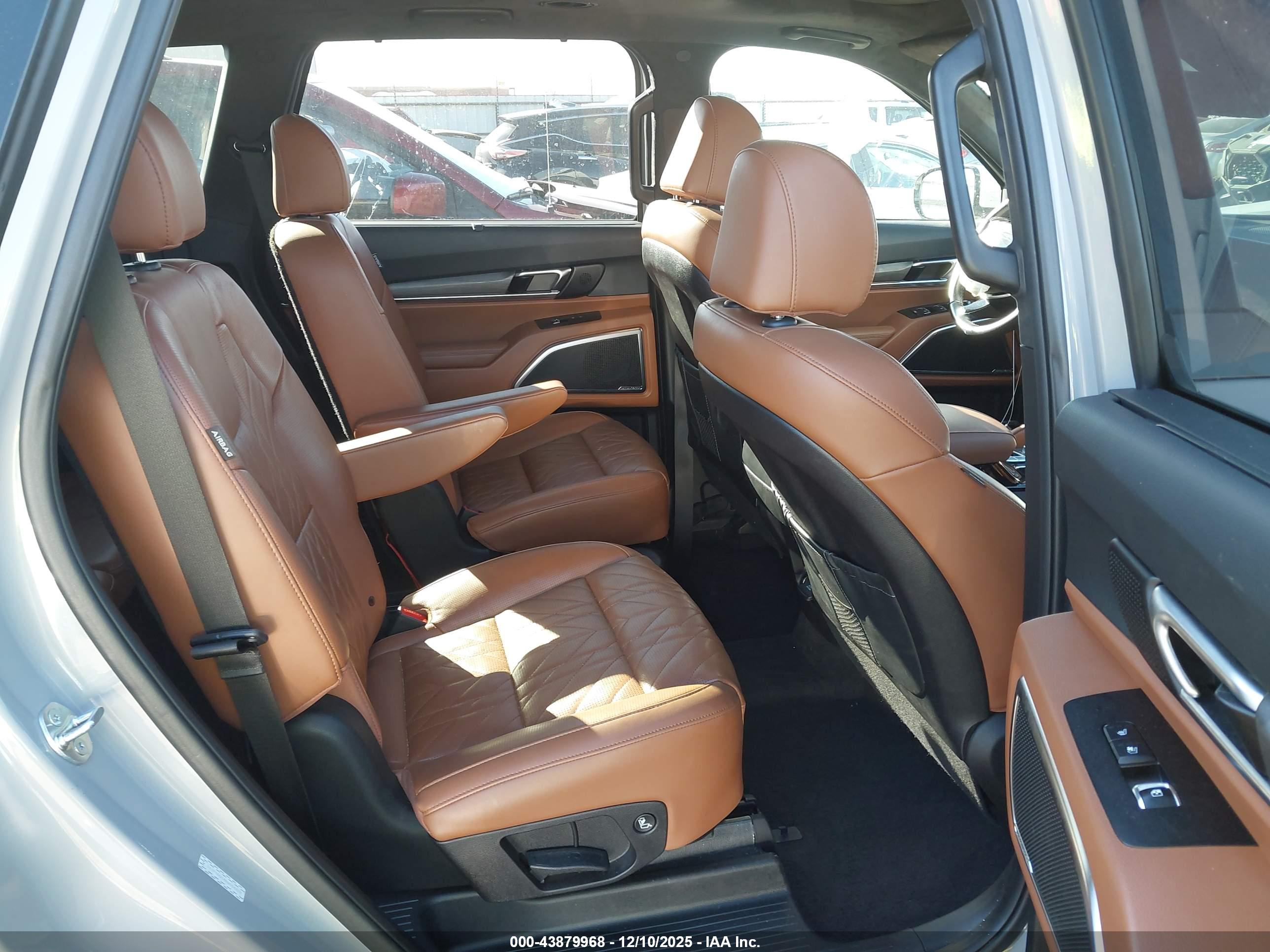 KIA TELLURIDE image 8