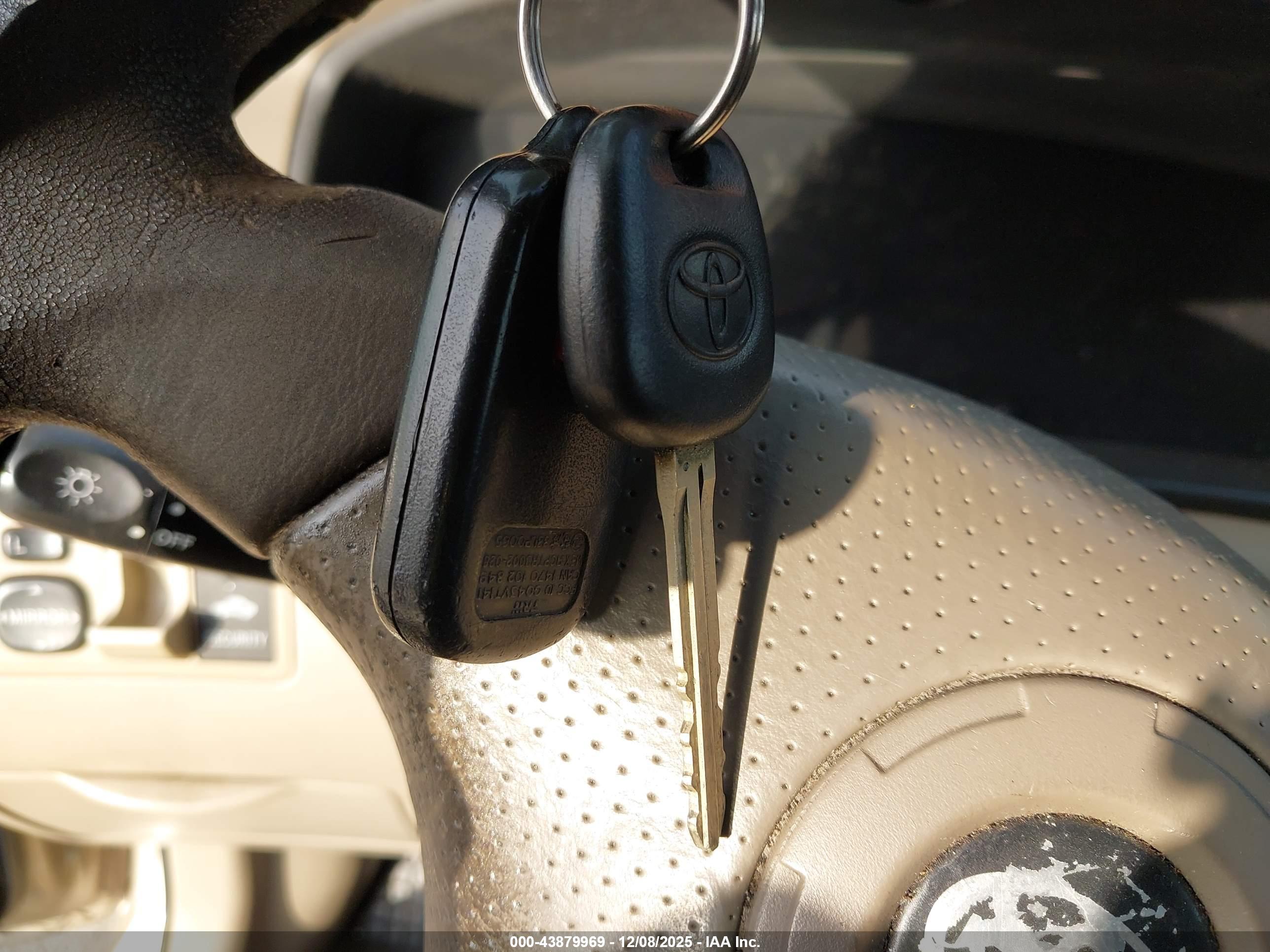 TOYOTA COROLLA image 11