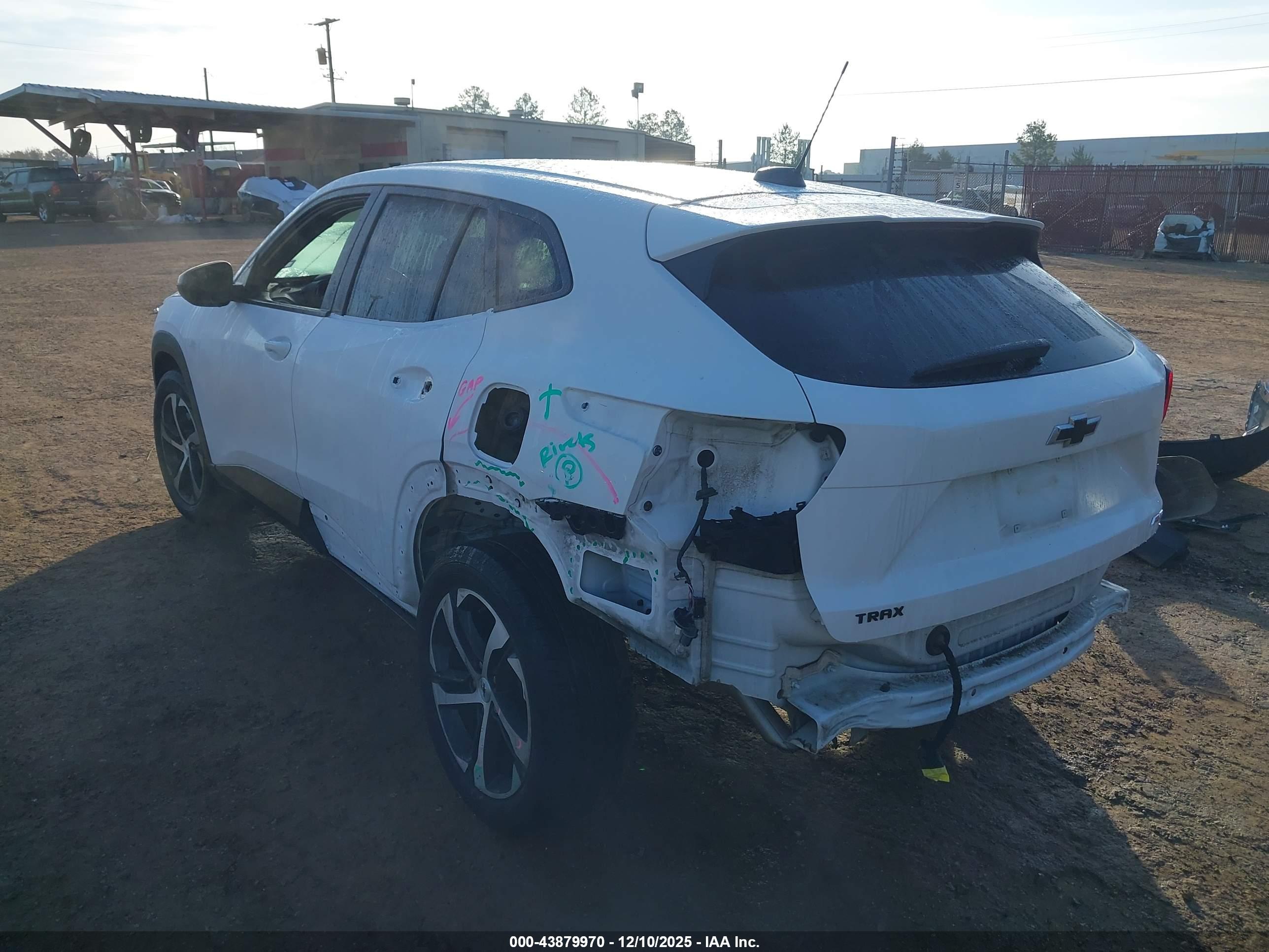 CHEVROLET TRAX image 3
