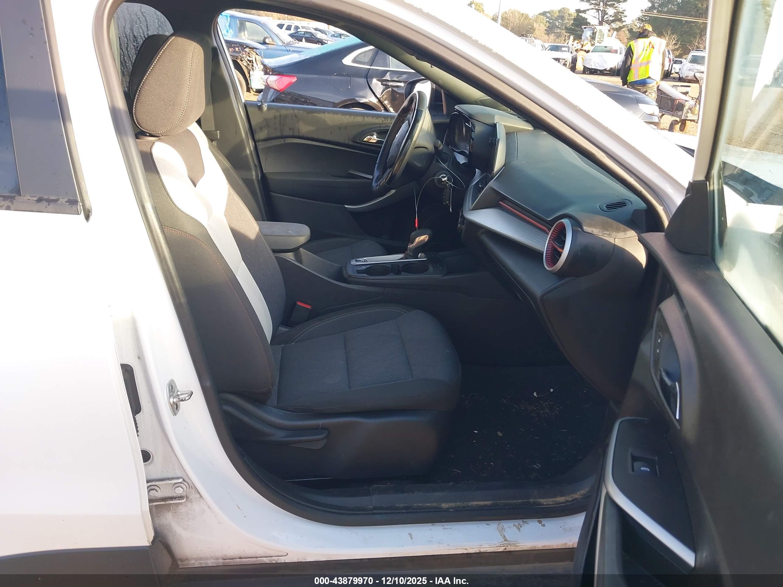 CHEVROLET TRAX image 5