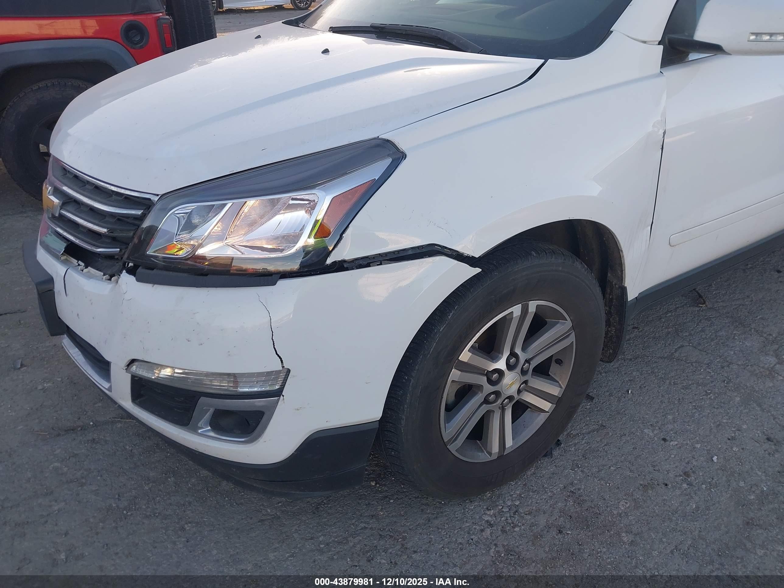 CHEVROLET TRAVERSE image 6