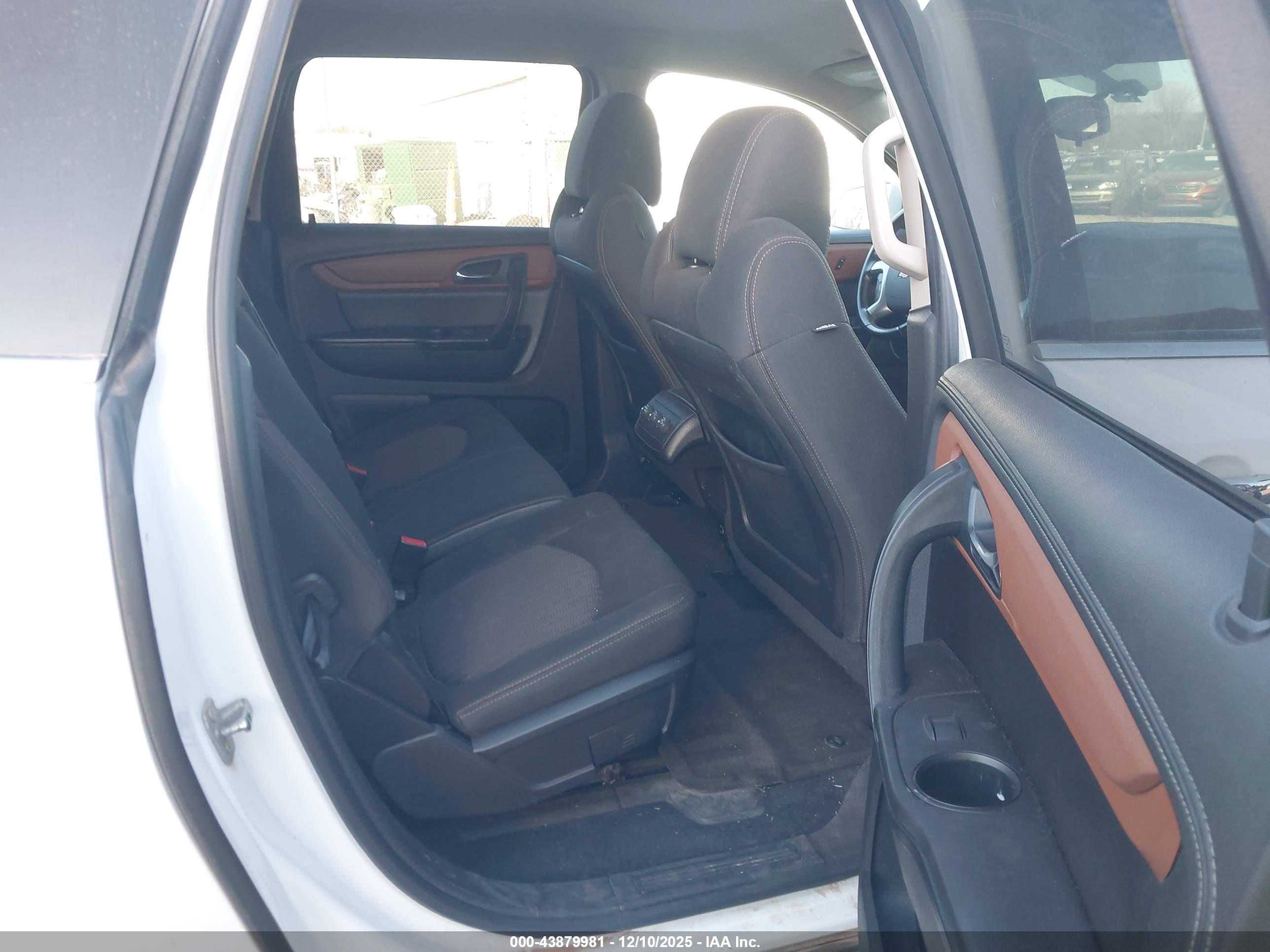 CHEVROLET TRAVERSE image 8