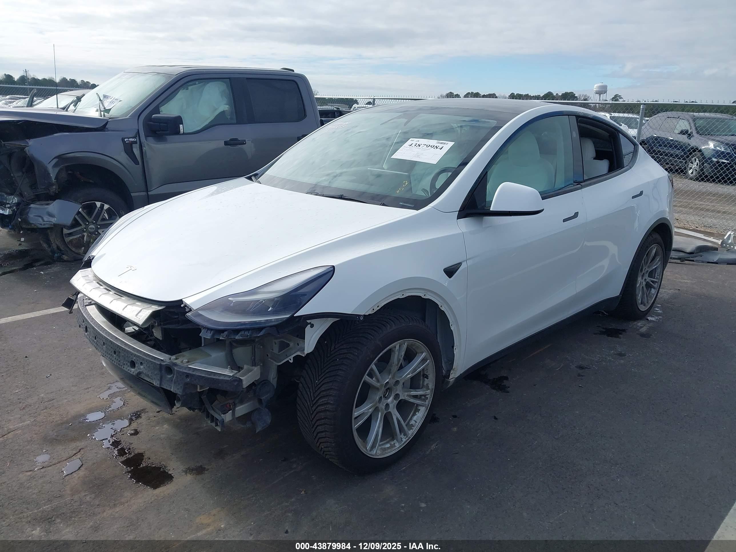 TESLA MODEL image 2