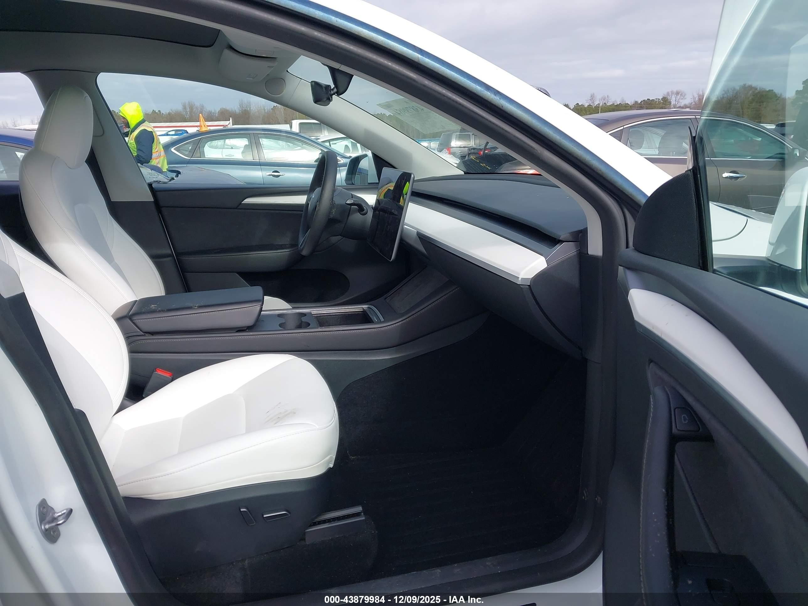 TESLA MODEL image 5