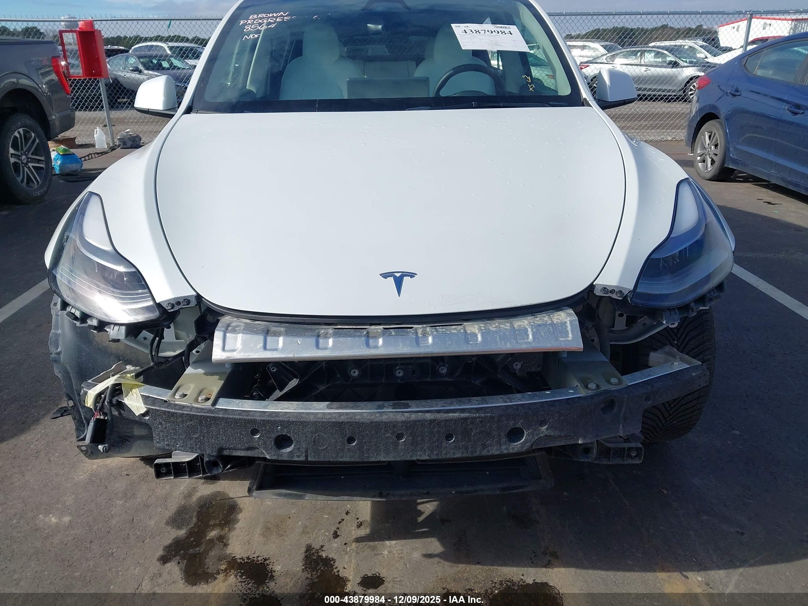 TESLA MODEL image 6