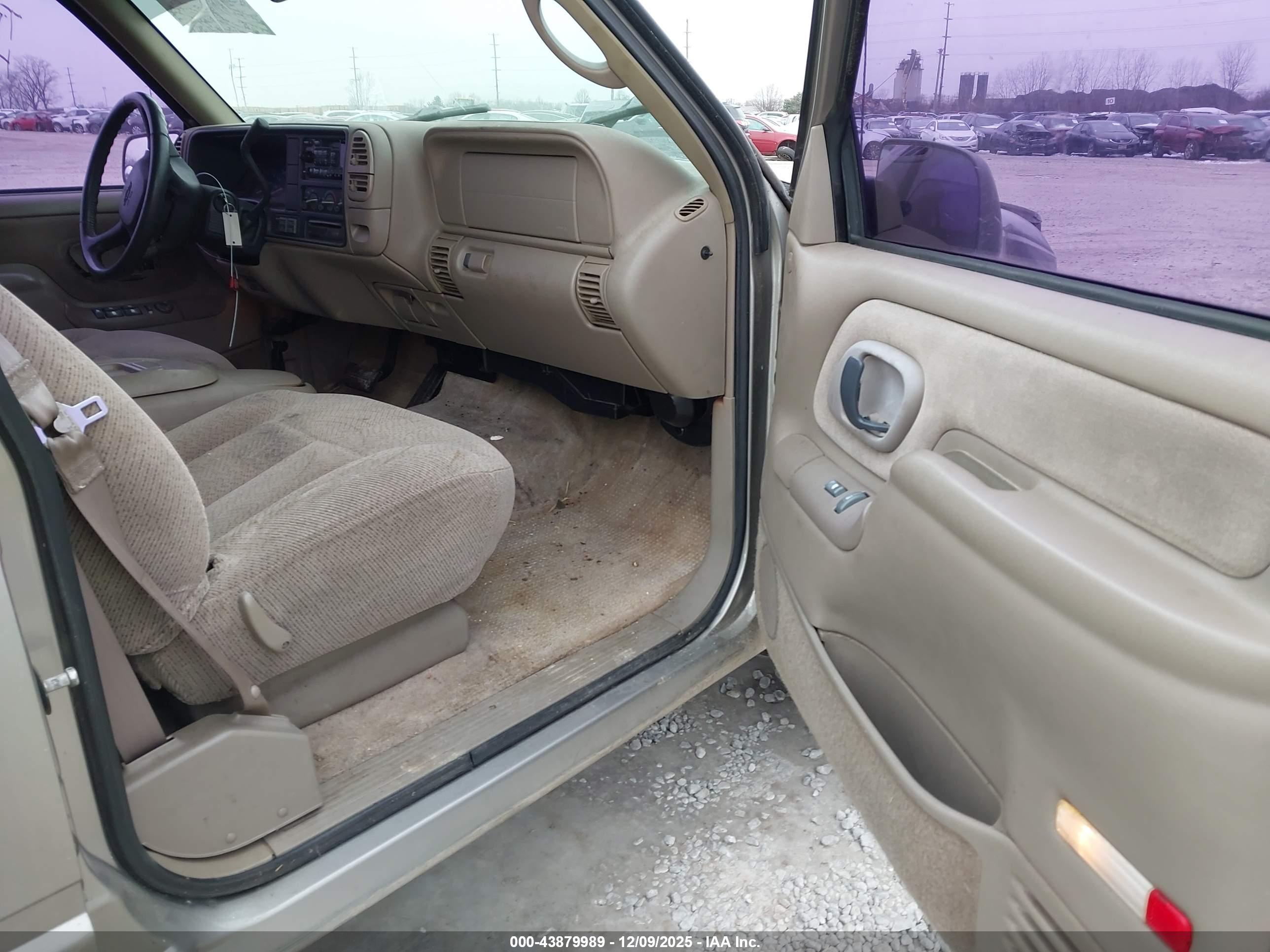 CHEVROLET TAHOE image 5