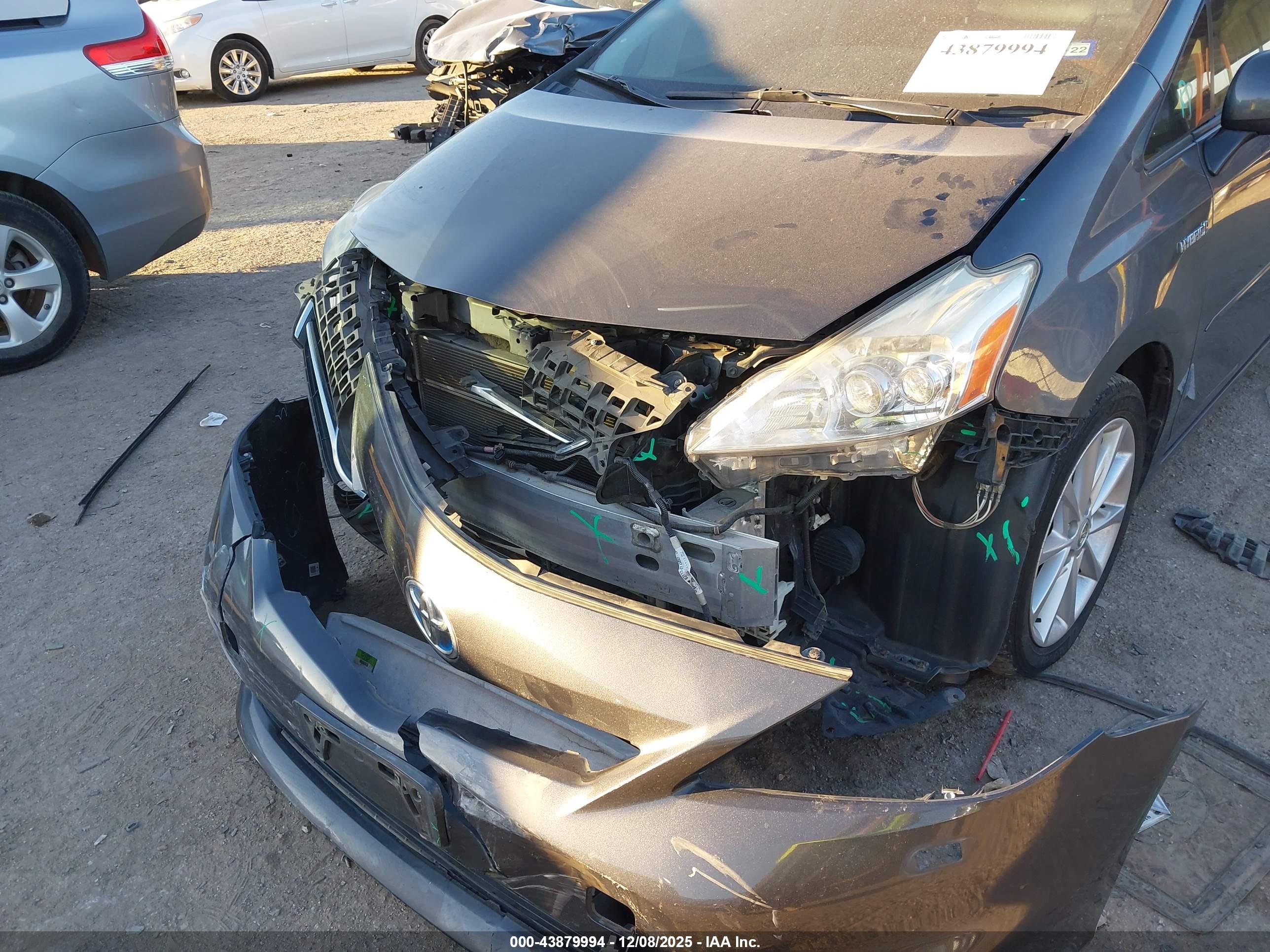 TOYOTA PRIUS image 6
