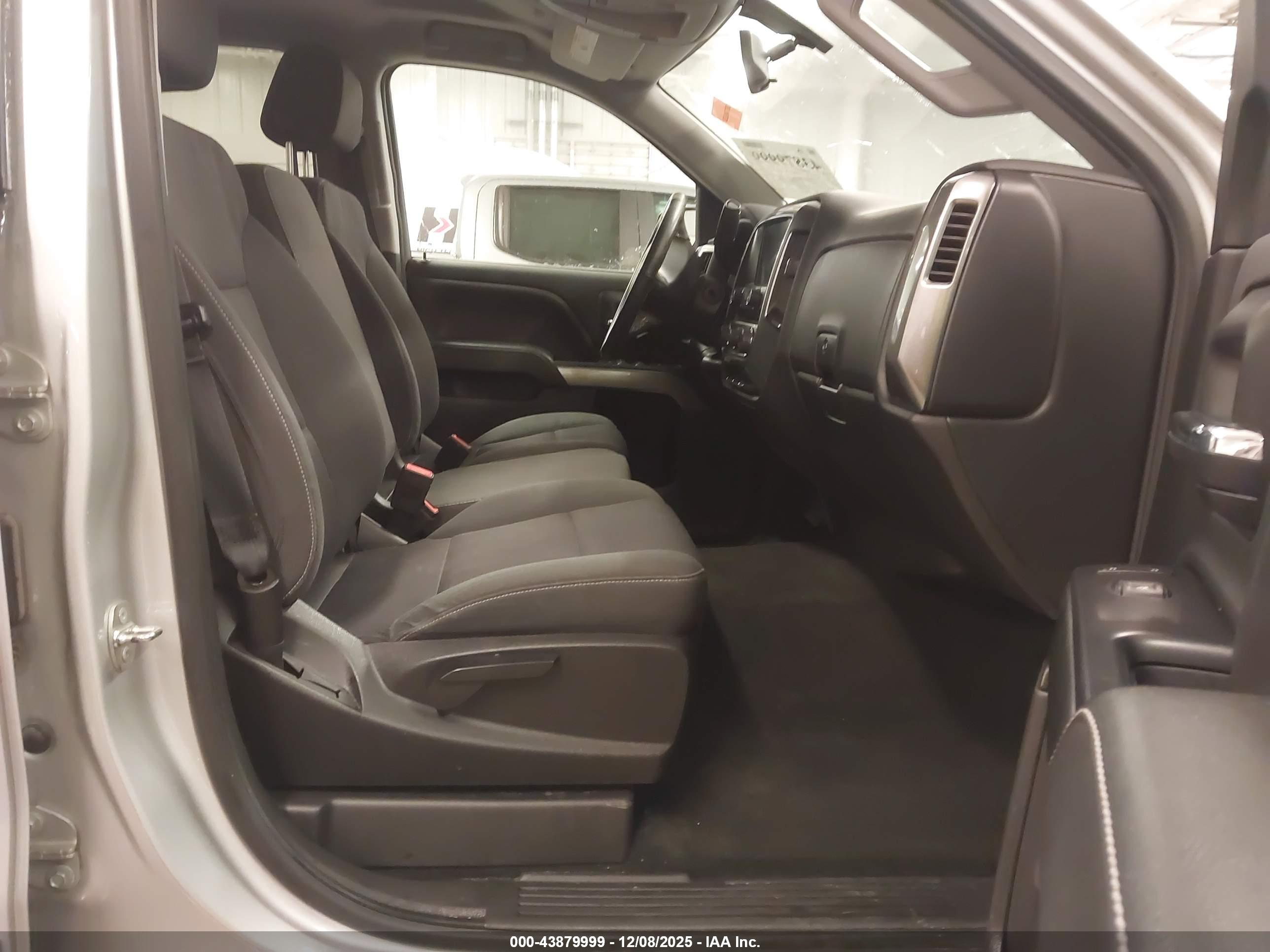 CHEVROLET SILVERADO image 5