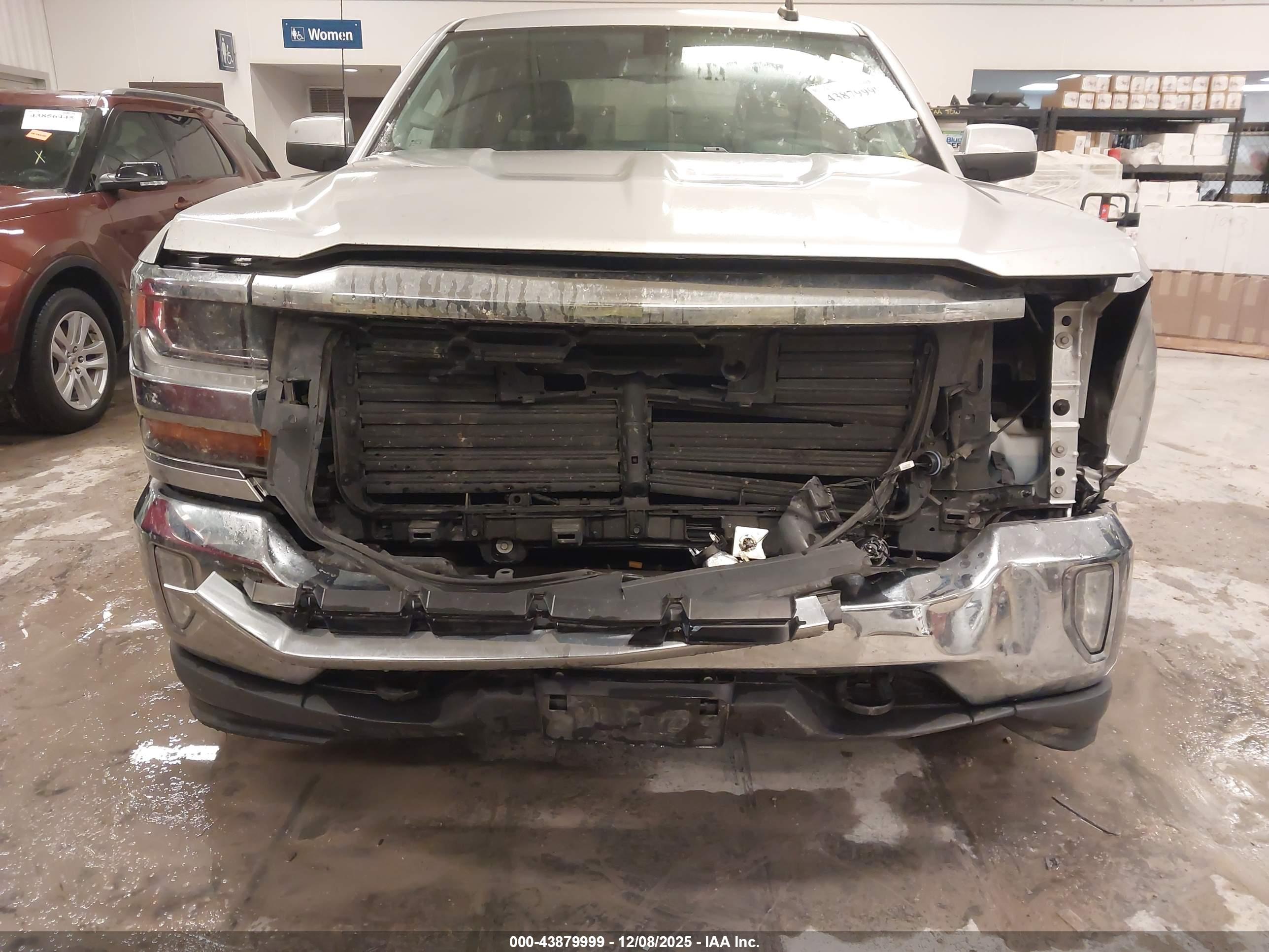 CHEVROLET SILVERADO image 6