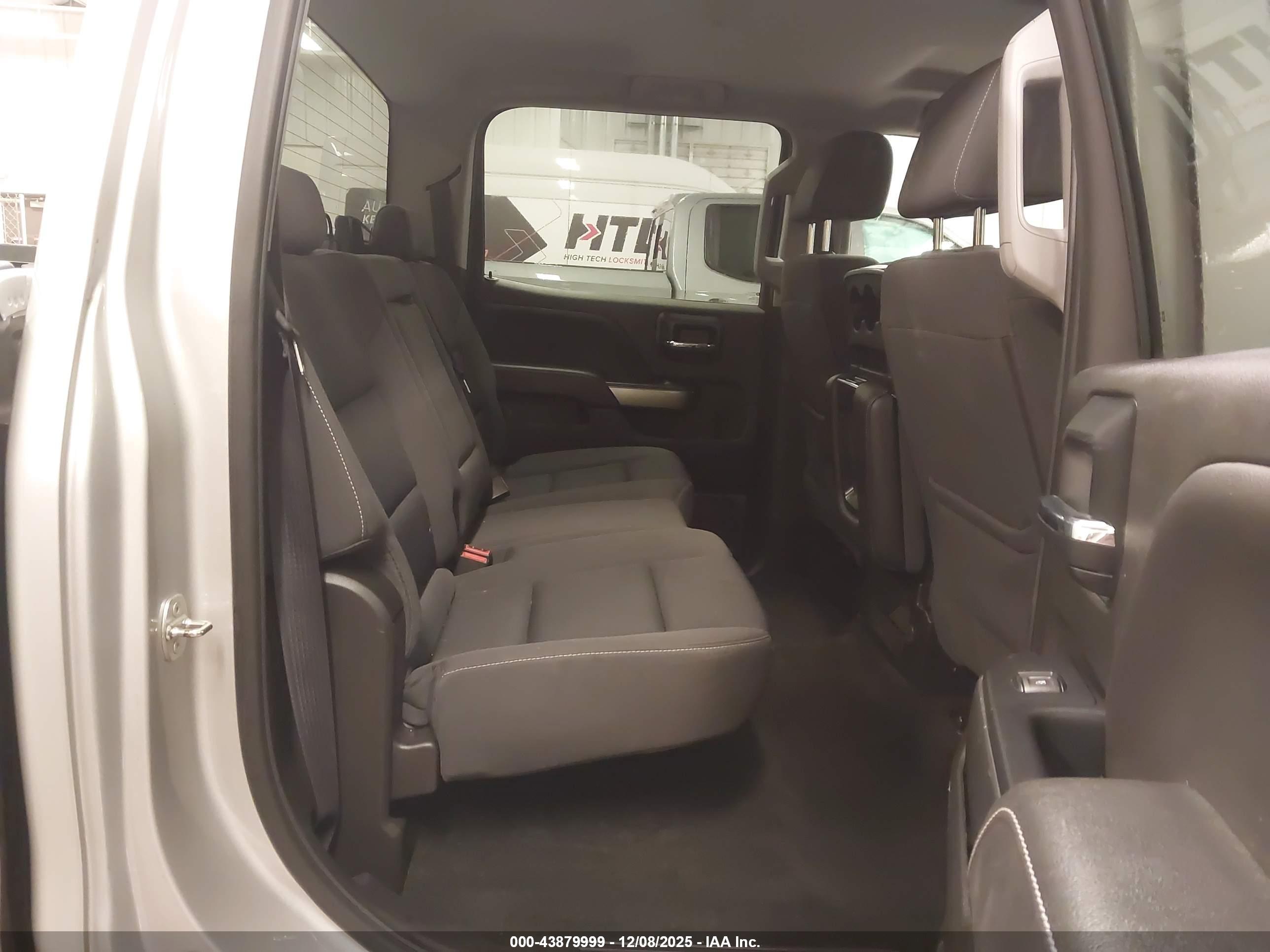 CHEVROLET SILVERADO image 8