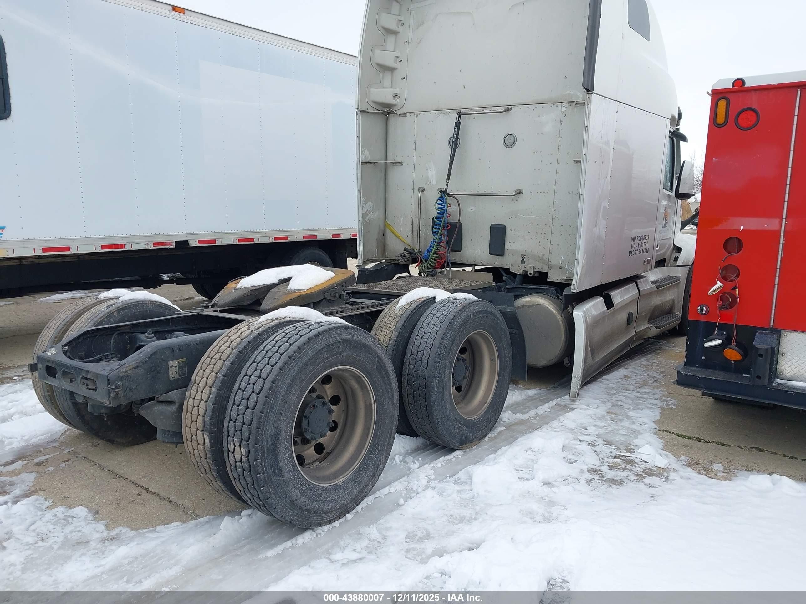 PETERBILT 579 image 4
