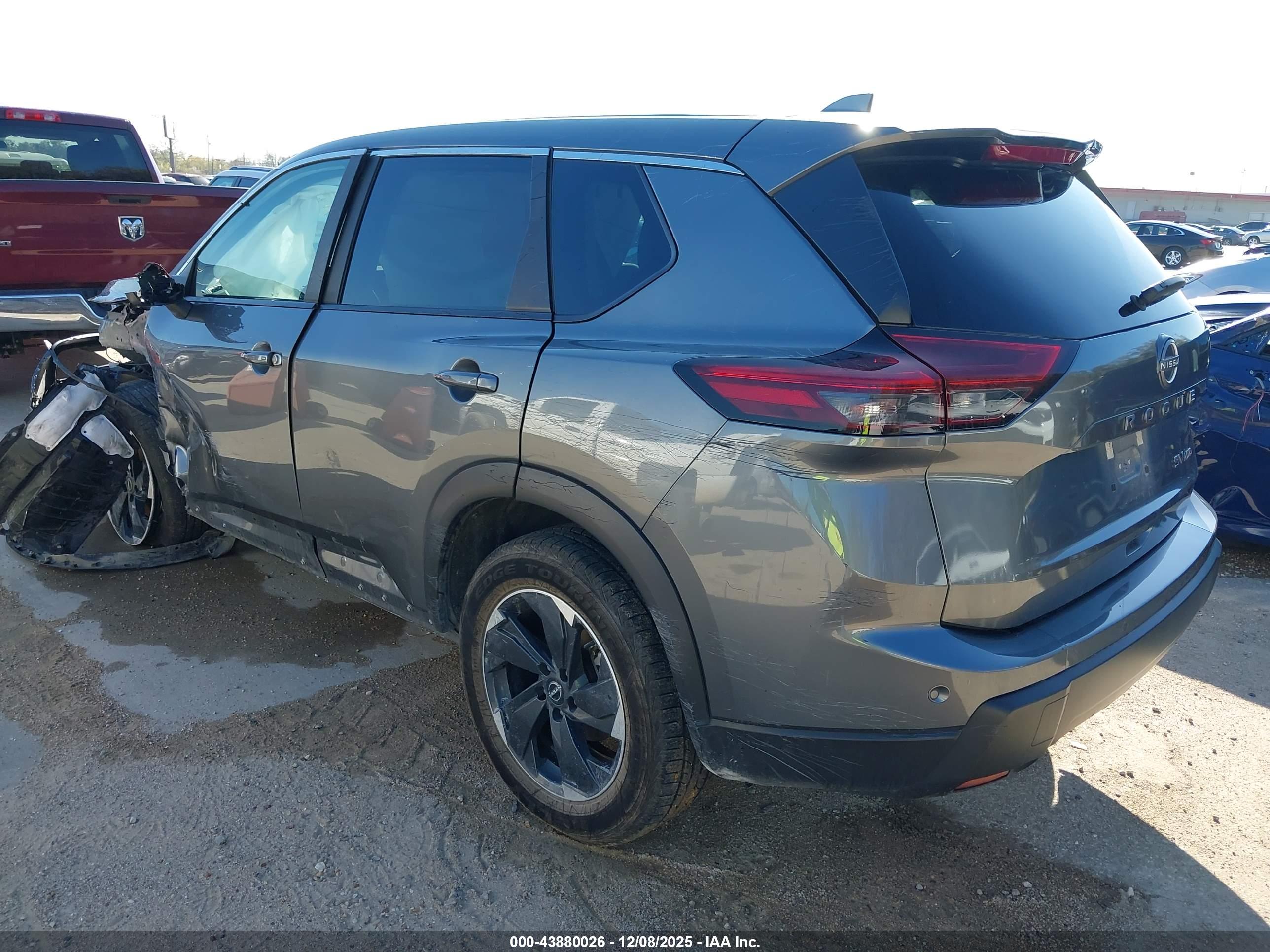 NISSAN ROGUE image 3