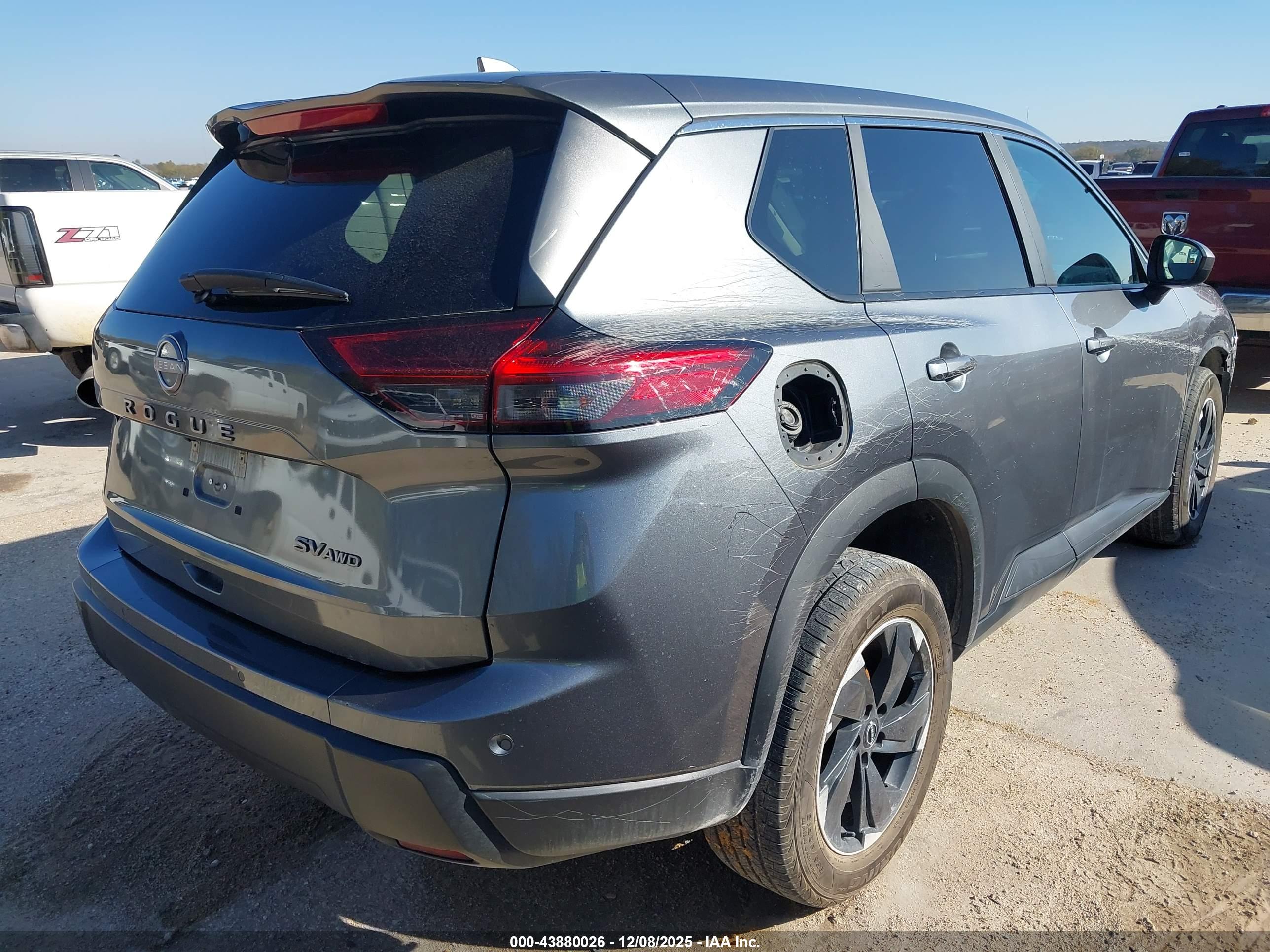 NISSAN ROGUE image 4