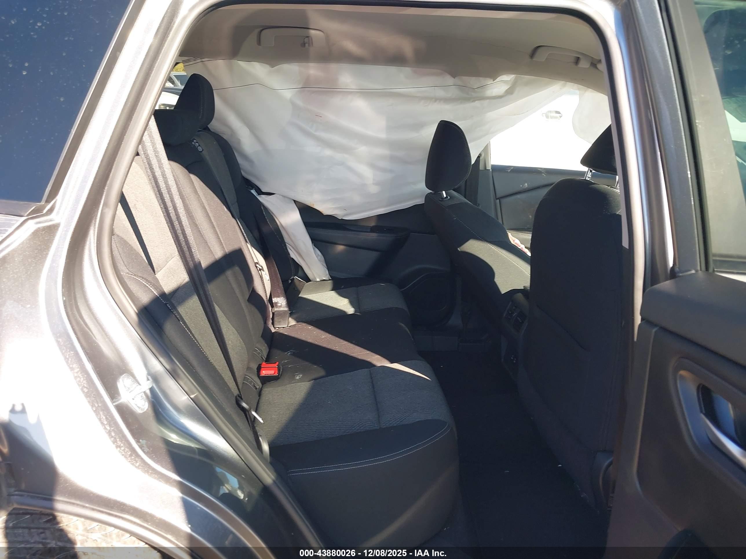 NISSAN ROGUE image 8
