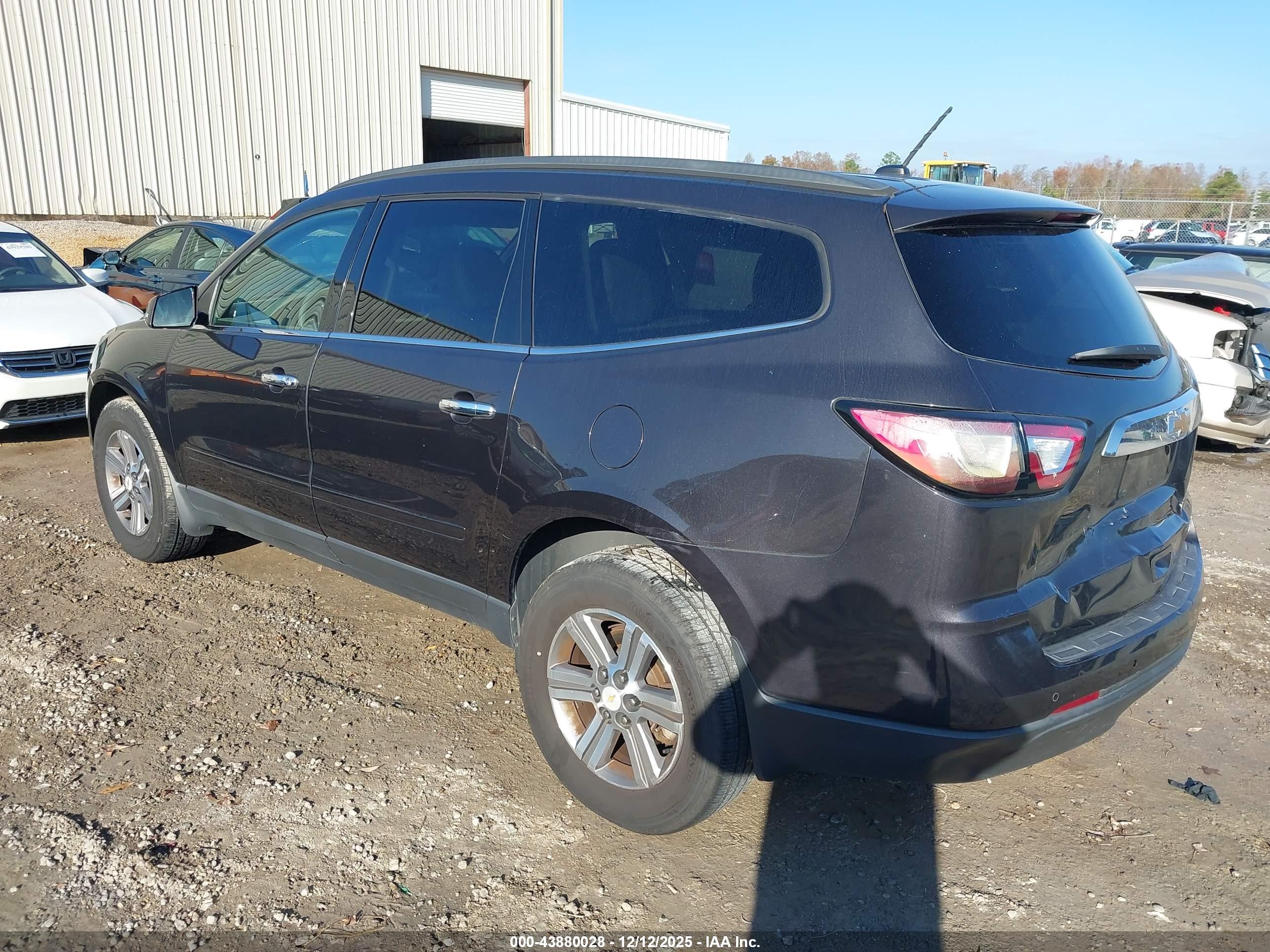 CHEVROLET TRAVERSE image 3