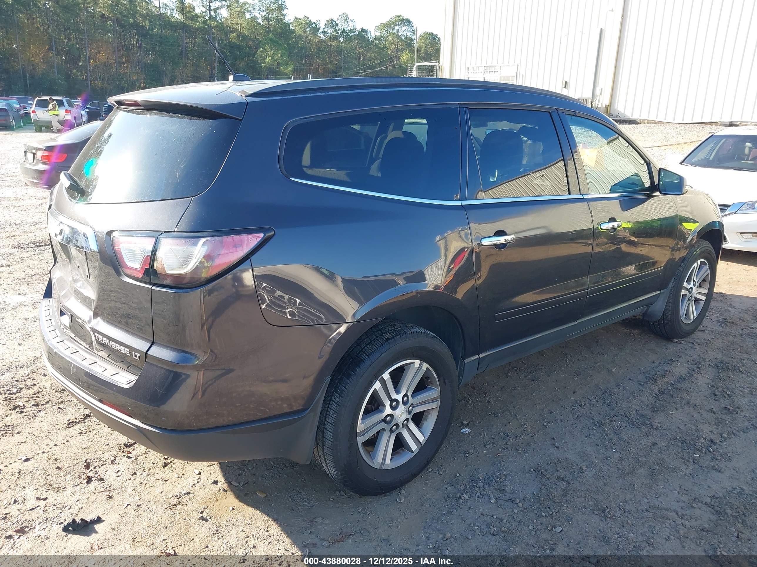 CHEVROLET TRAVERSE image 4