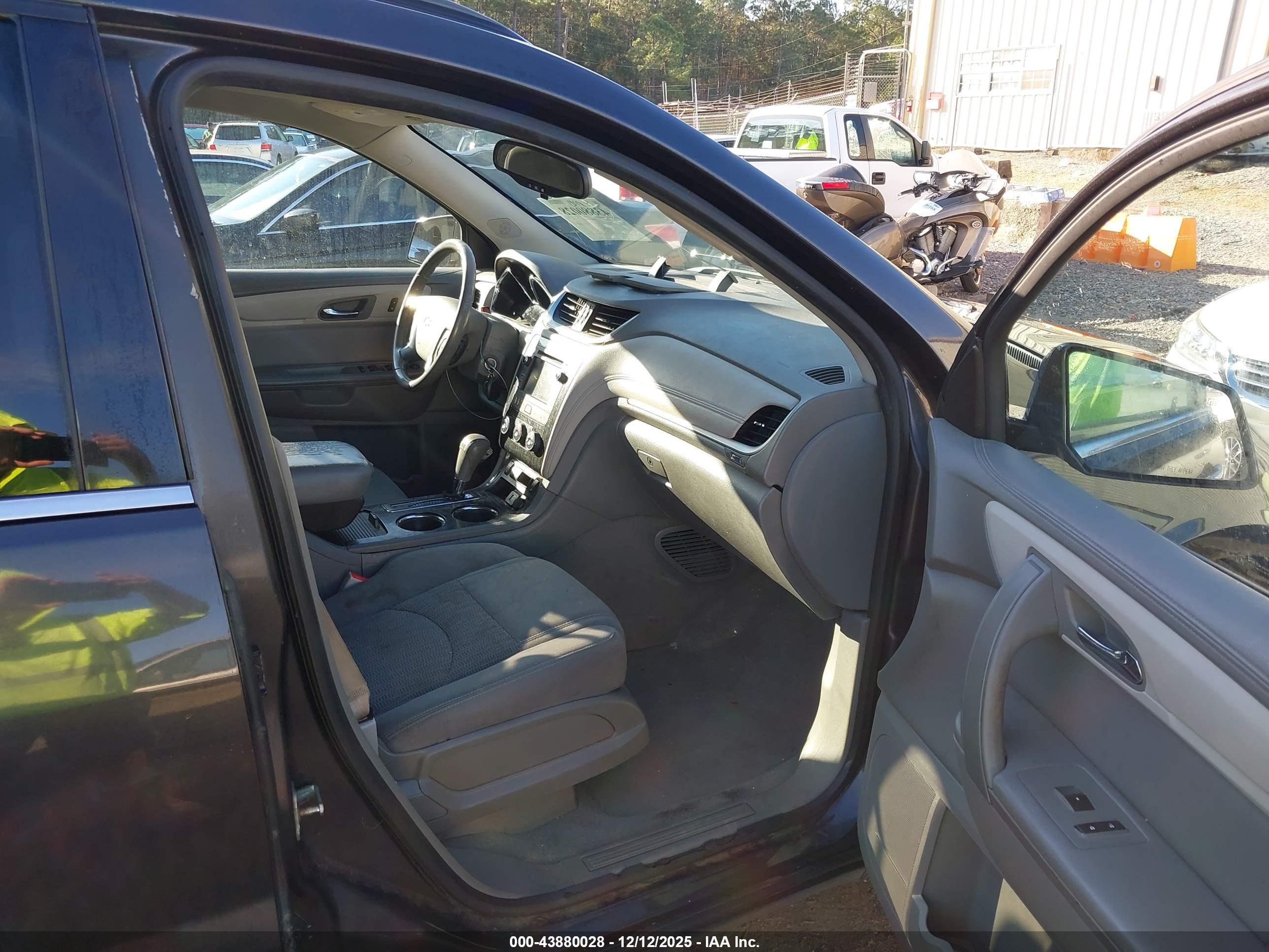 CHEVROLET TRAVERSE image 5