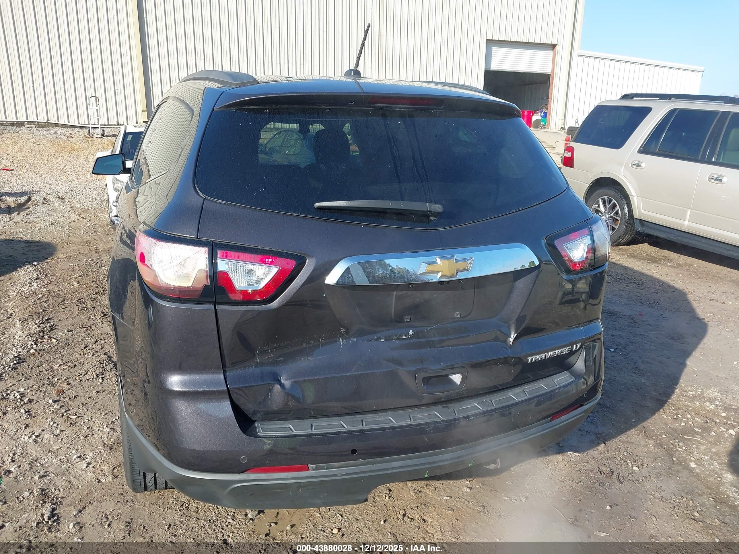 CHEVROLET TRAVERSE image 6