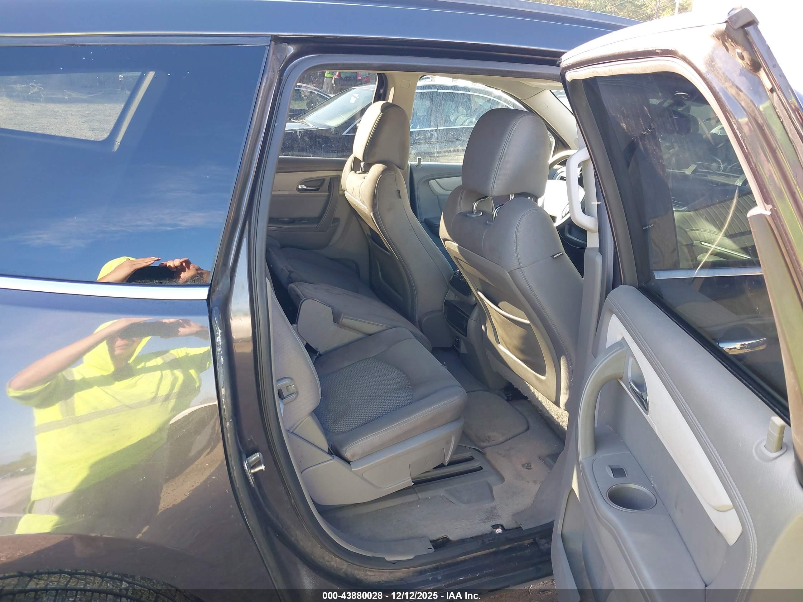 CHEVROLET TRAVERSE image 8