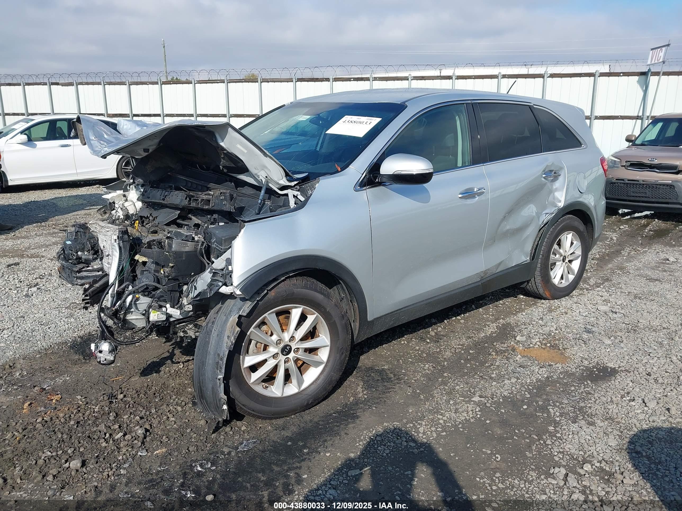 KIA SORENTO image 2