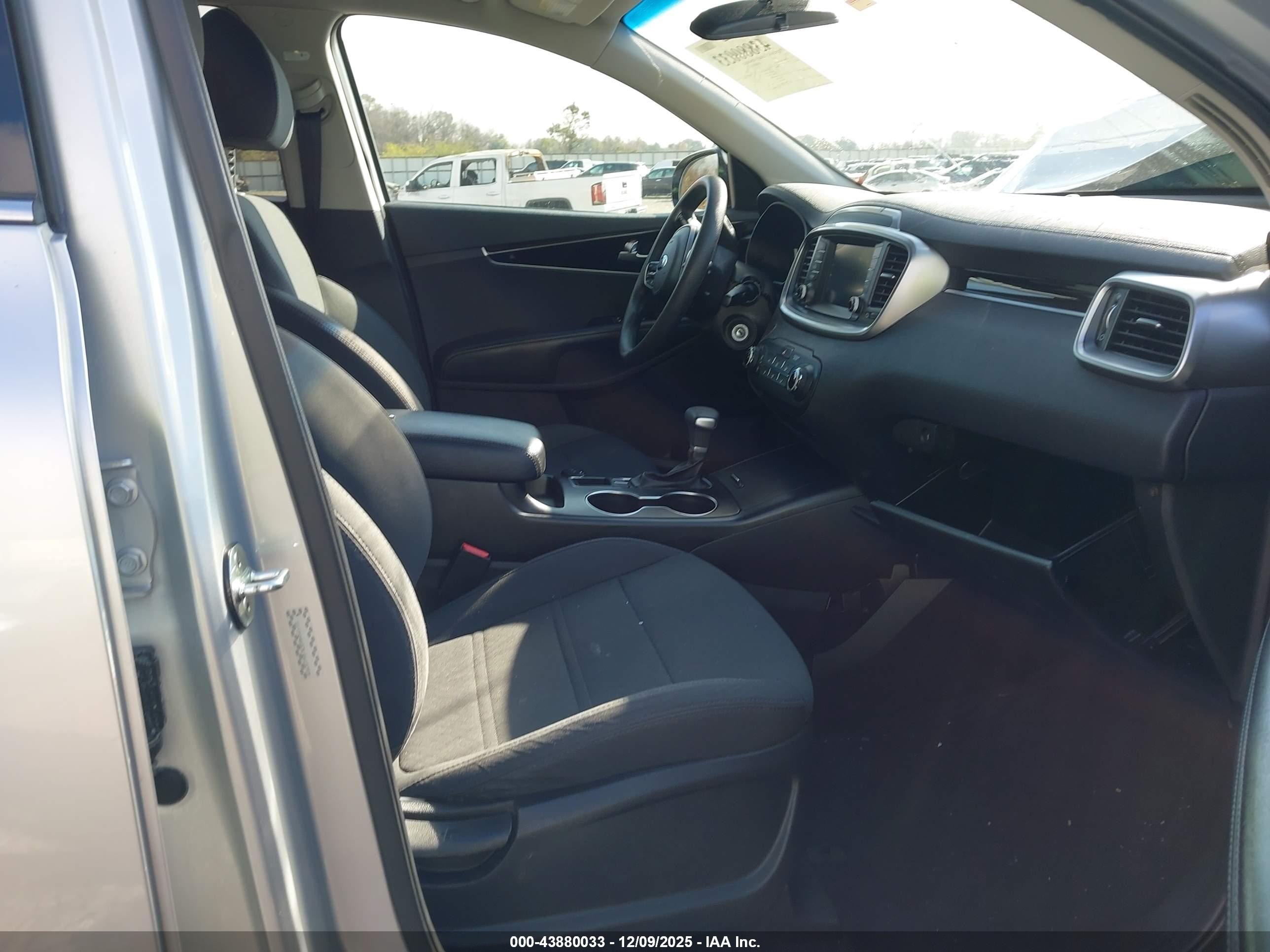 KIA SORENTO image 5