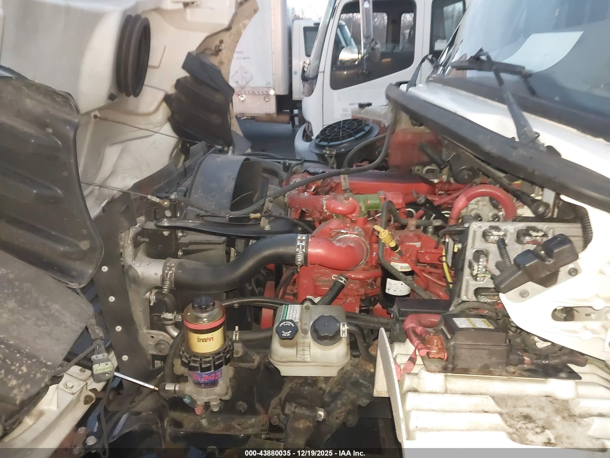 FREIGHTLINER M2 image 10