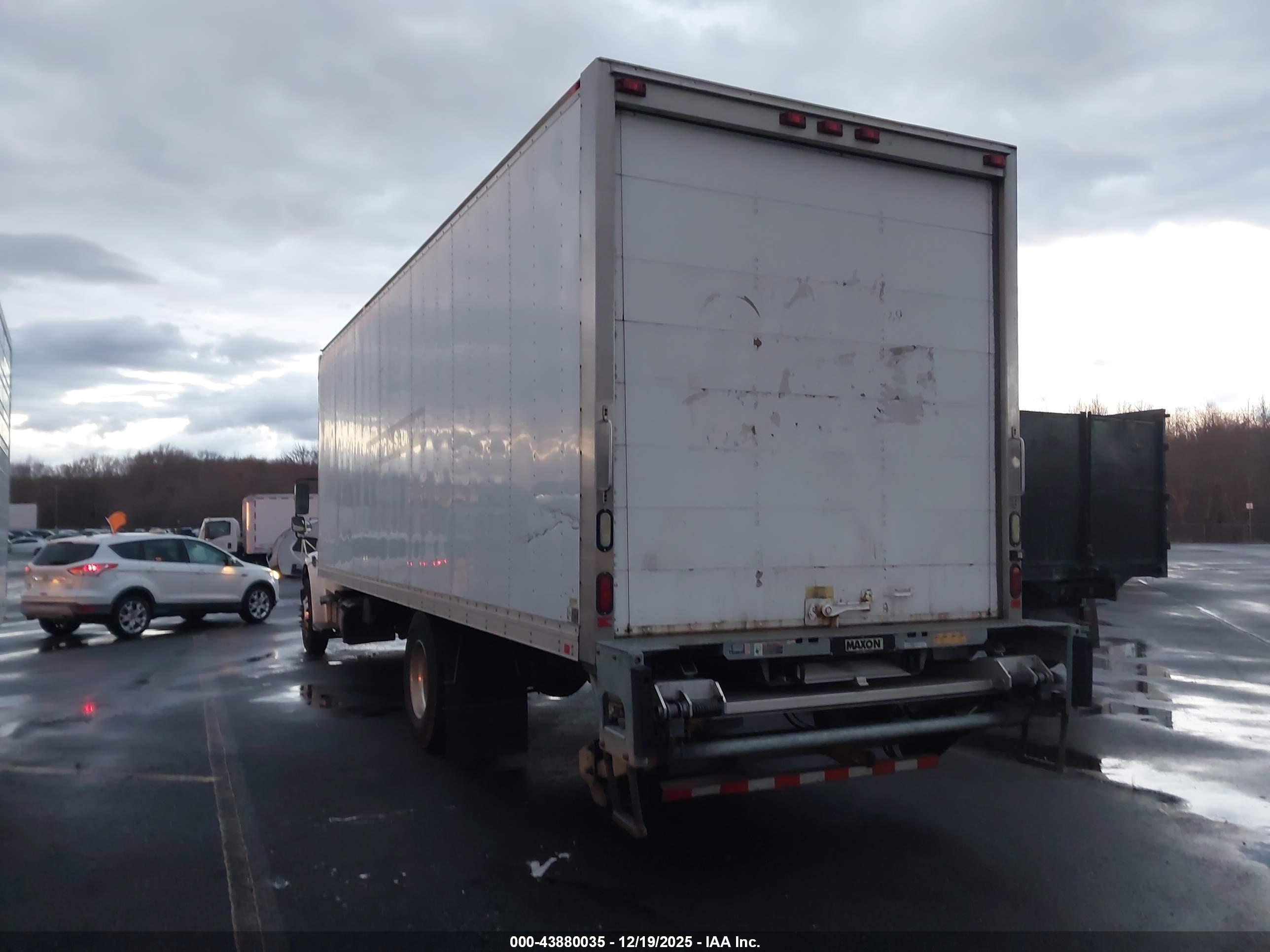 FREIGHTLINER M2 image 3