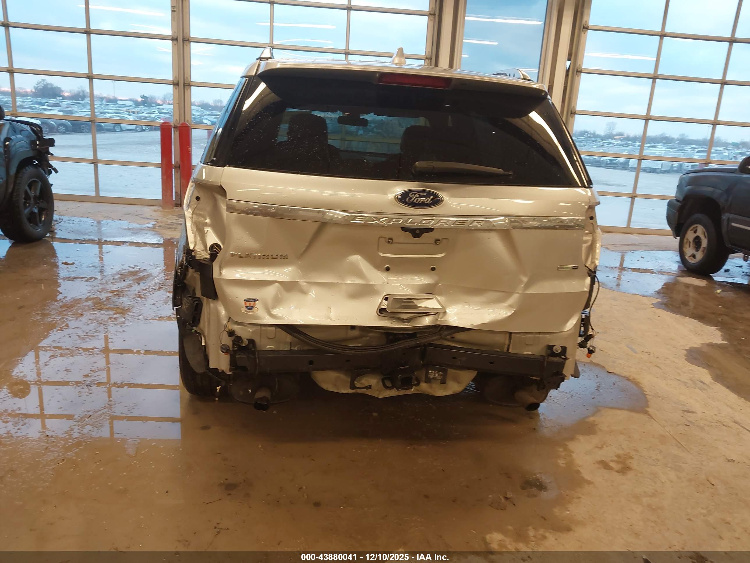 FORD EXPLORER image 6