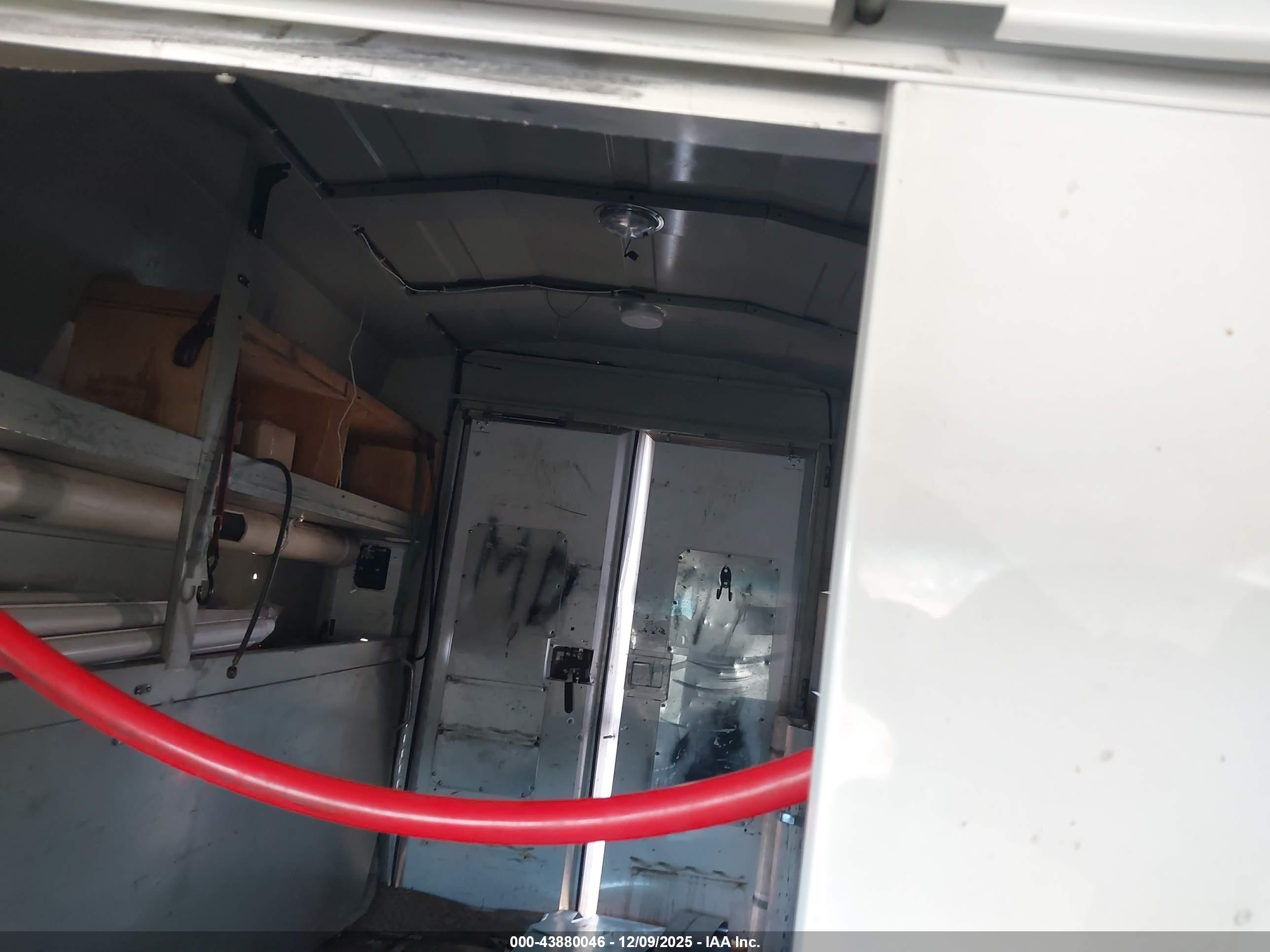 FORD E-350 image 8