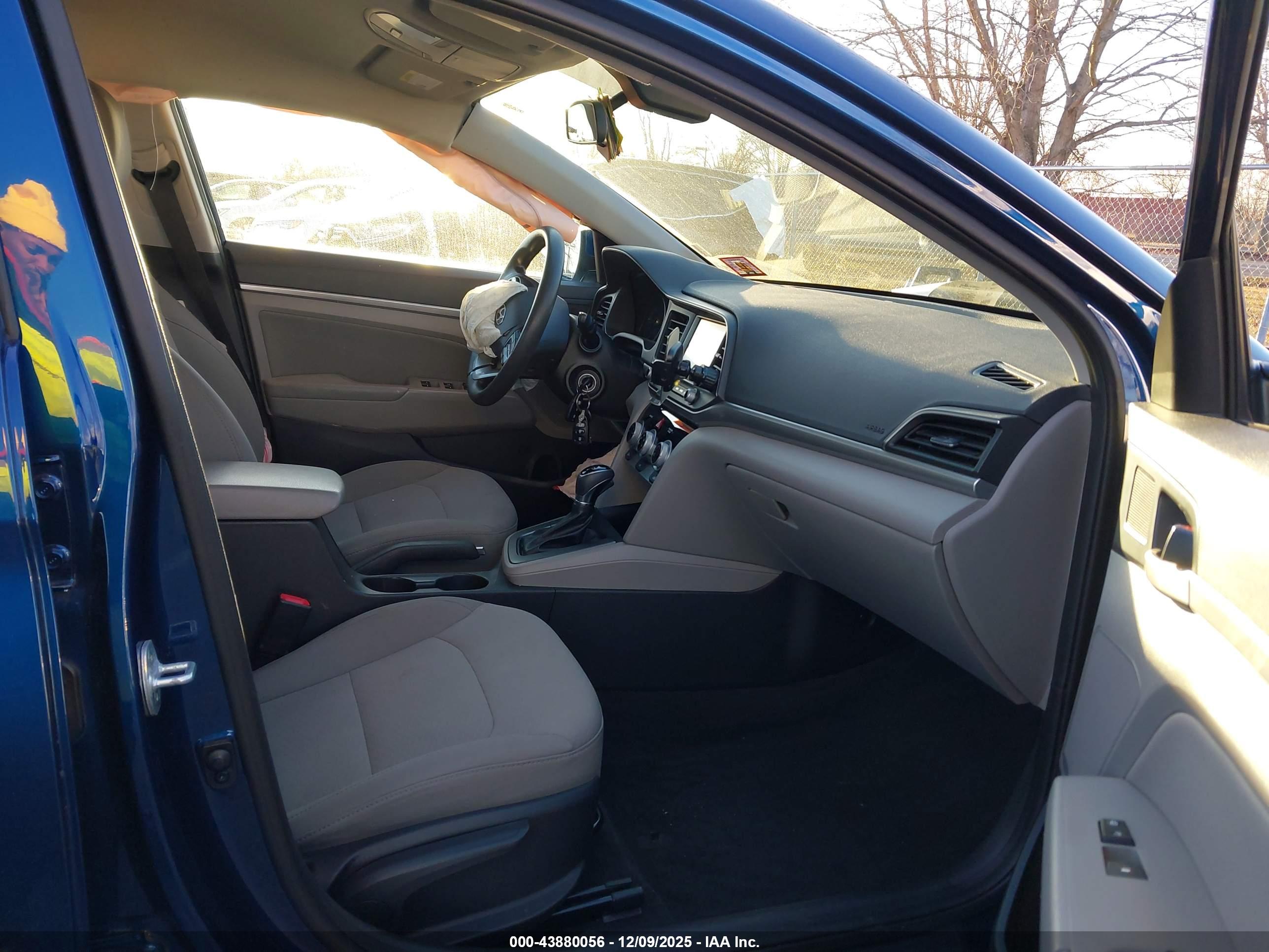 HYUNDAI ELANTRA image 5