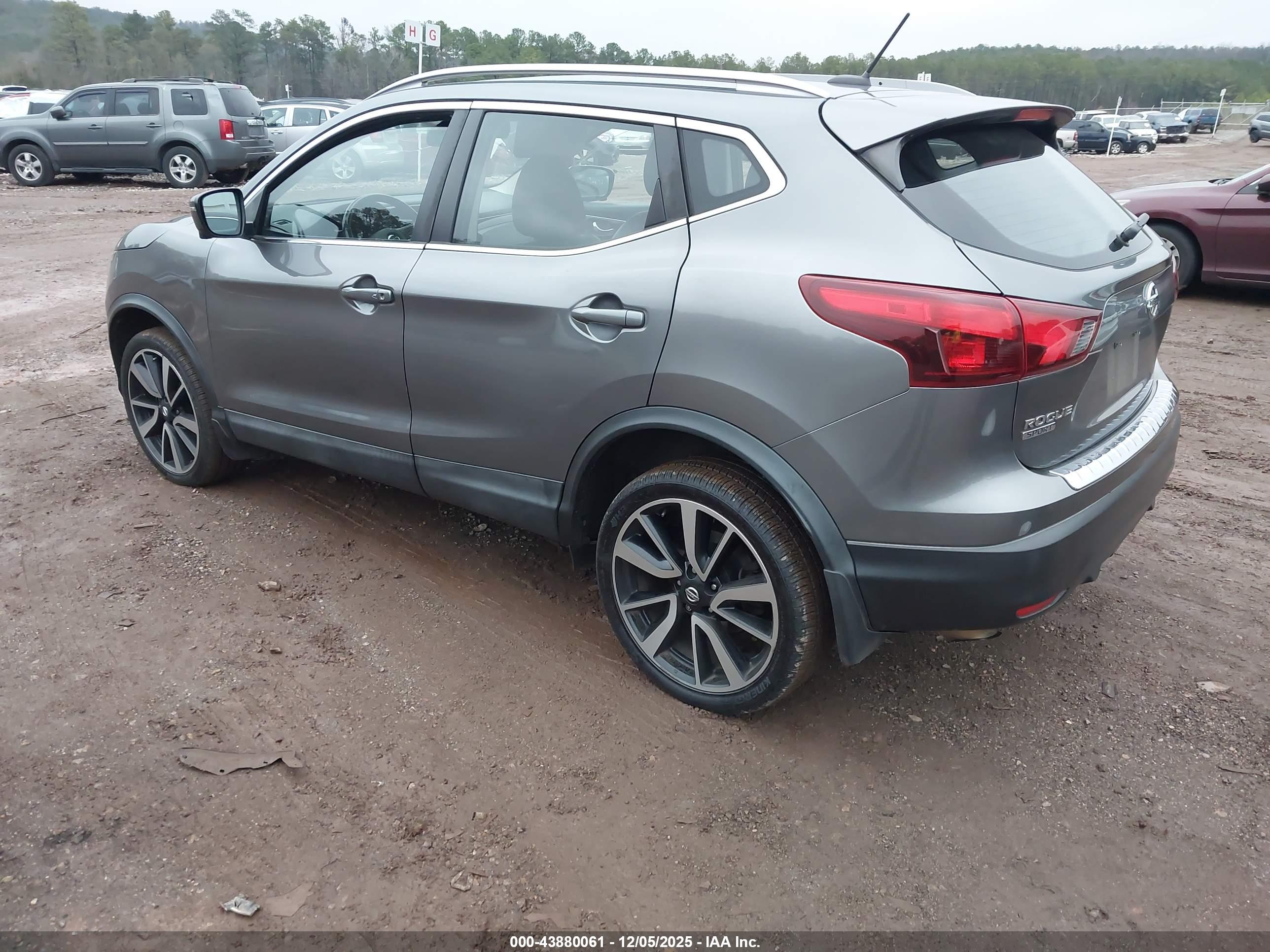 NISSAN ROGUE image 3