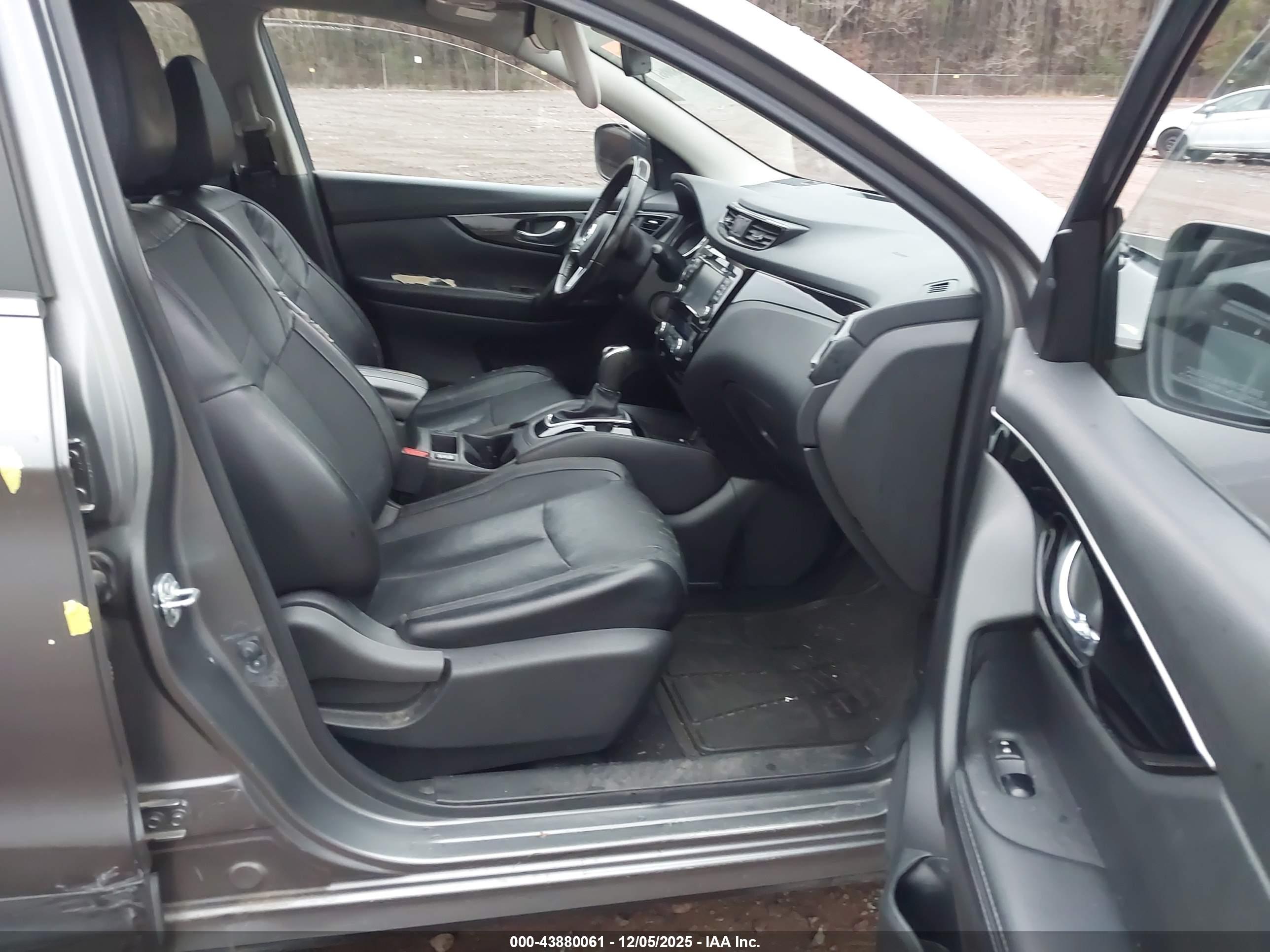 NISSAN ROGUE image 5