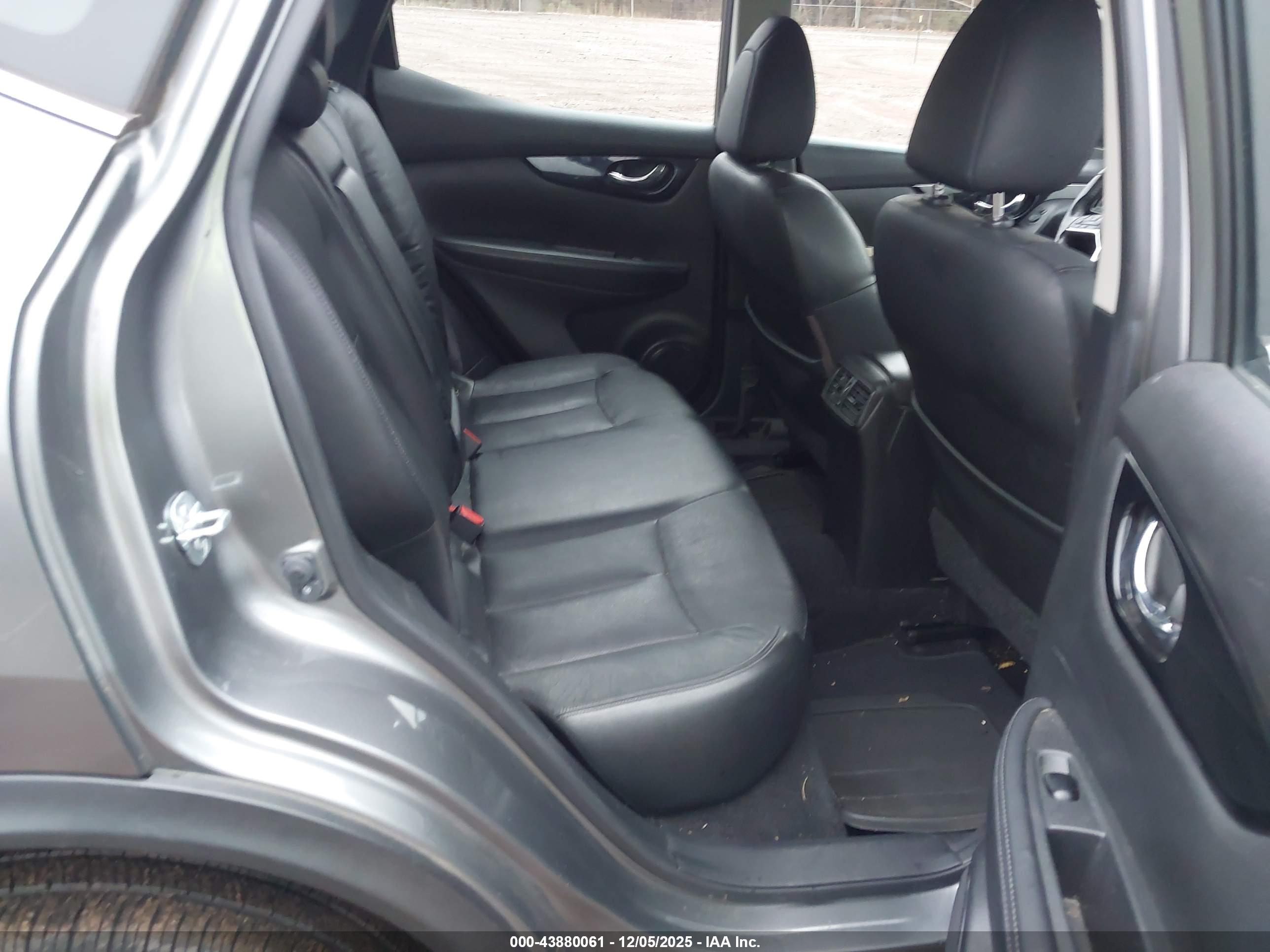 NISSAN ROGUE image 8