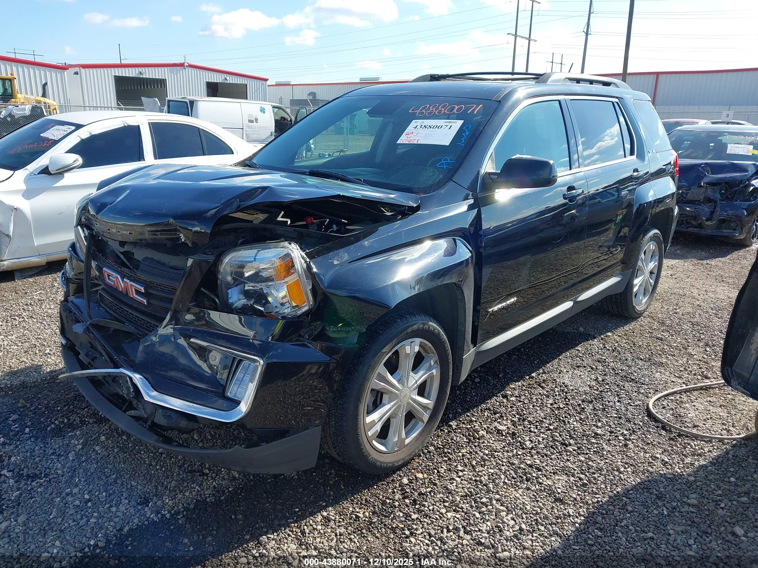 GMC TERRAIN image 2
