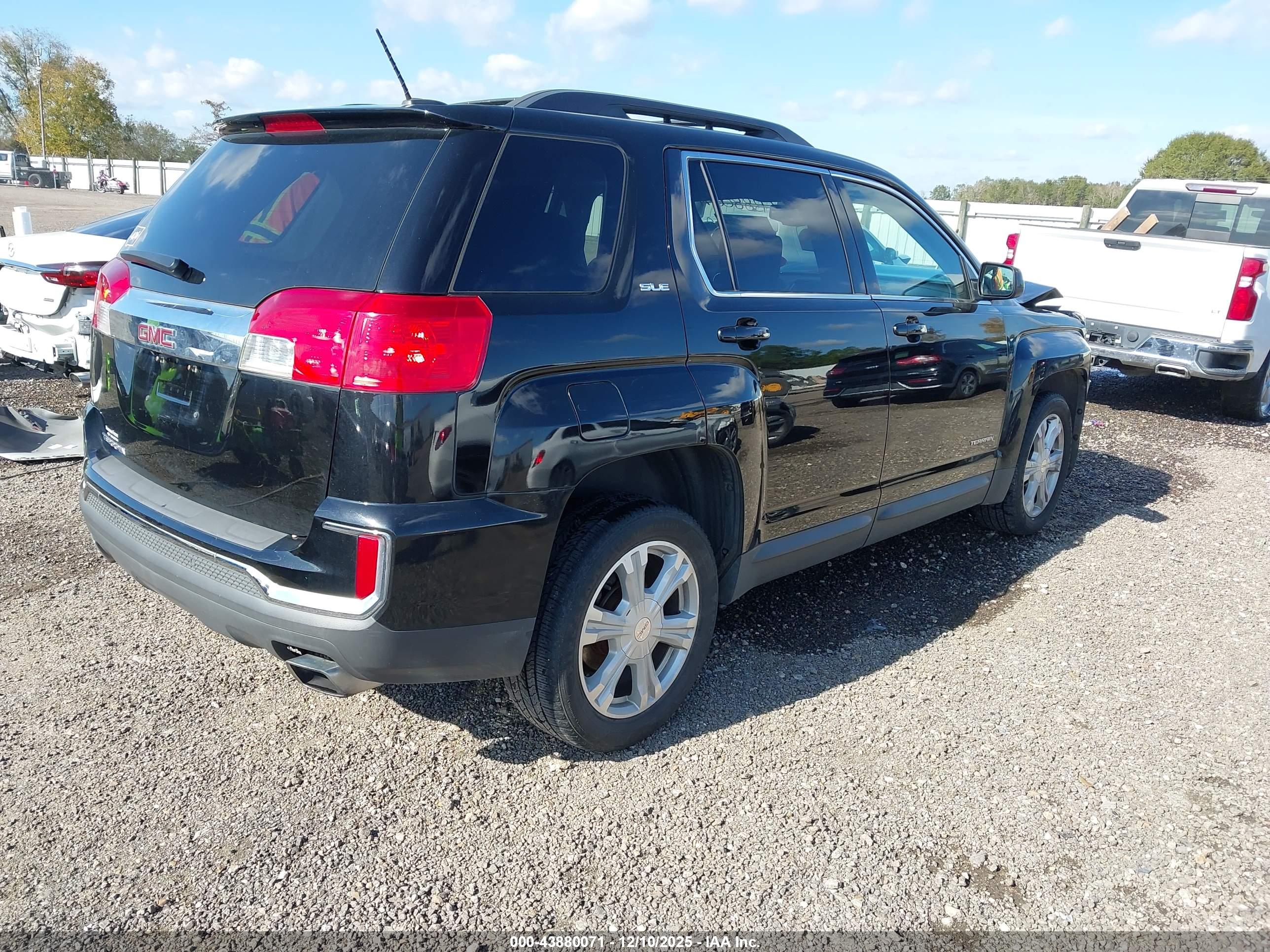 GMC TERRAIN image 4