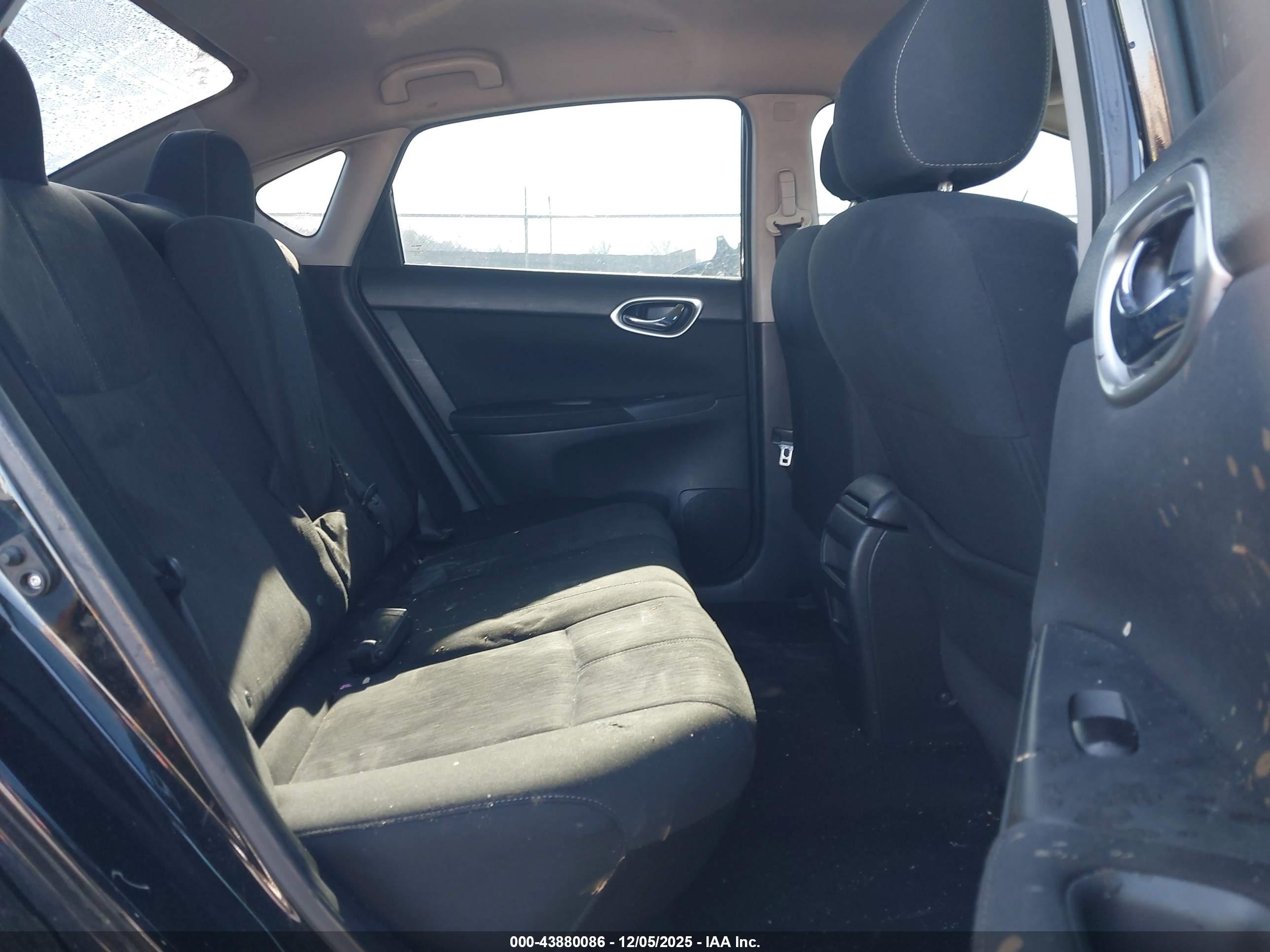 NISSAN SENTRA image 8