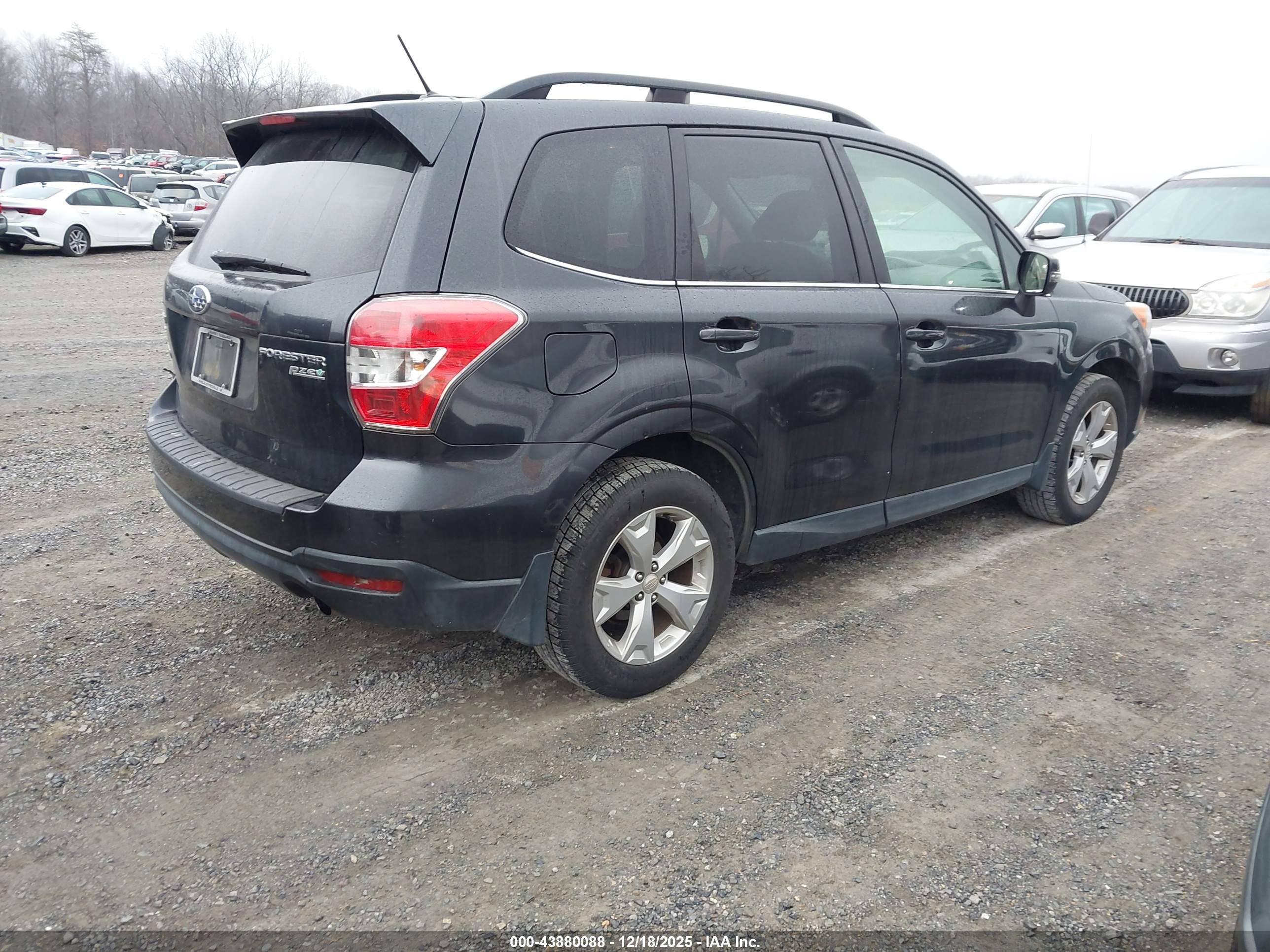 SUBARU FORESTER image 4