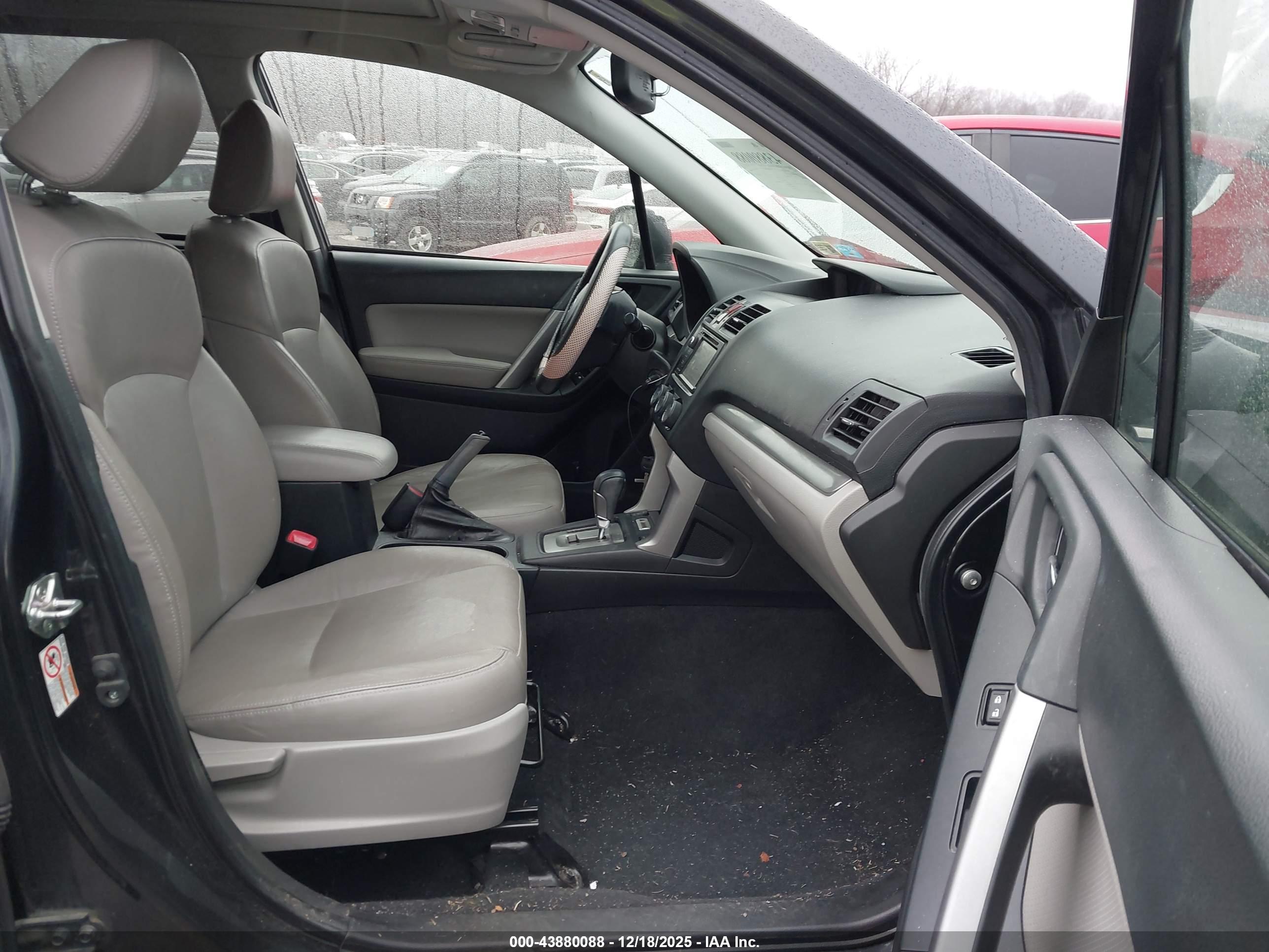 SUBARU FORESTER image 5