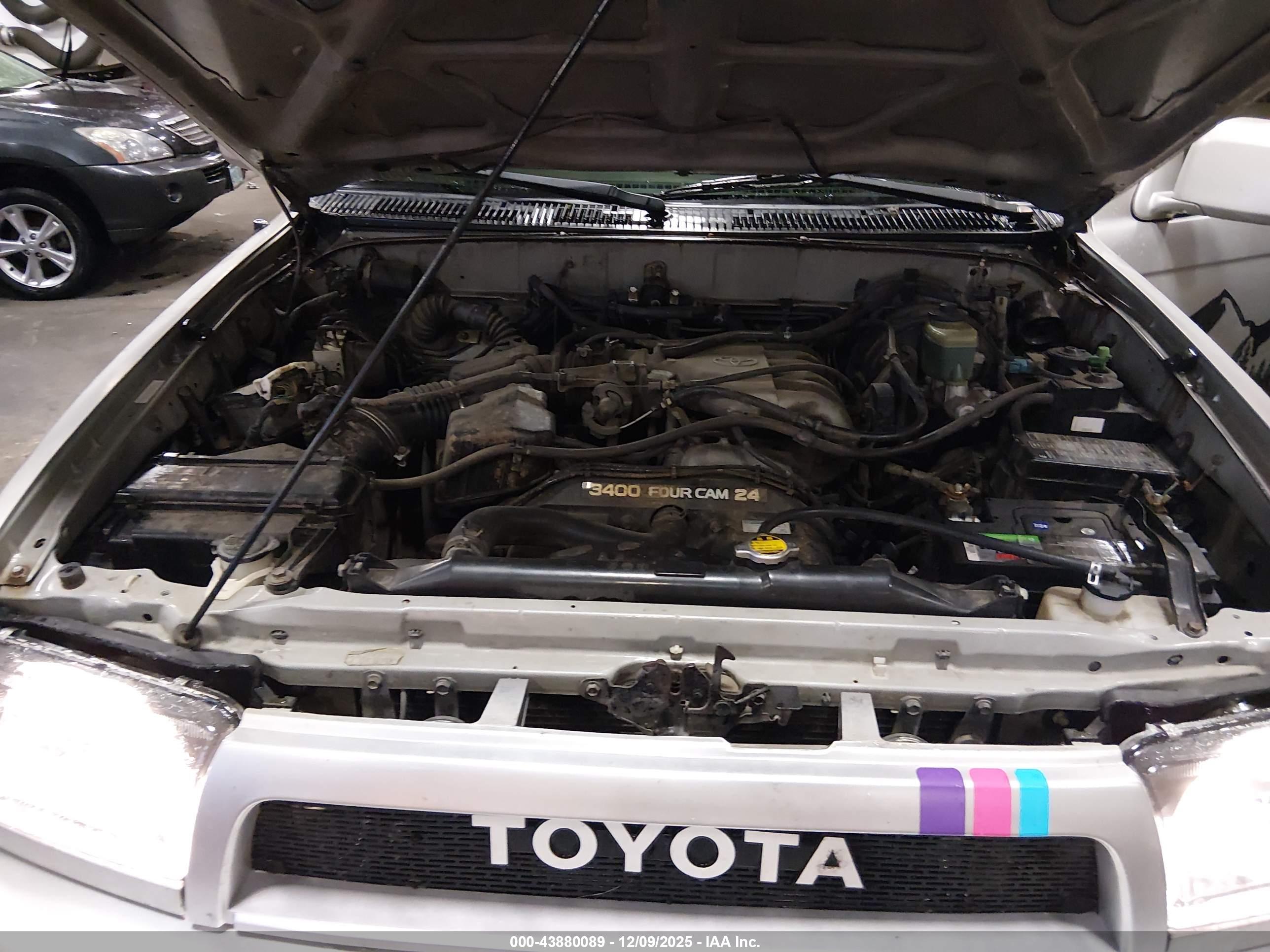 TOYOTA 4RUNNER image 10