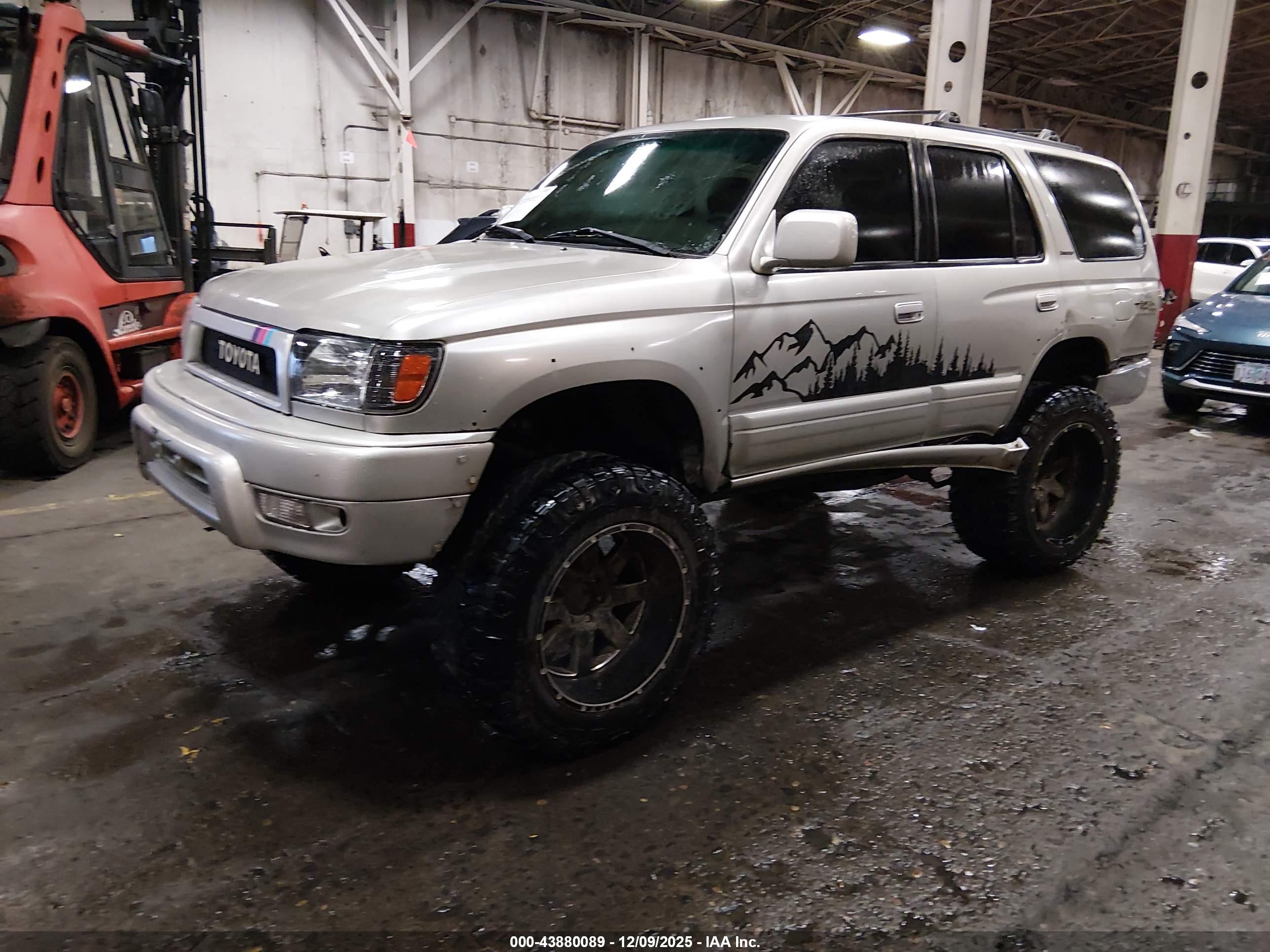 TOYOTA 4RUNNER image 2
