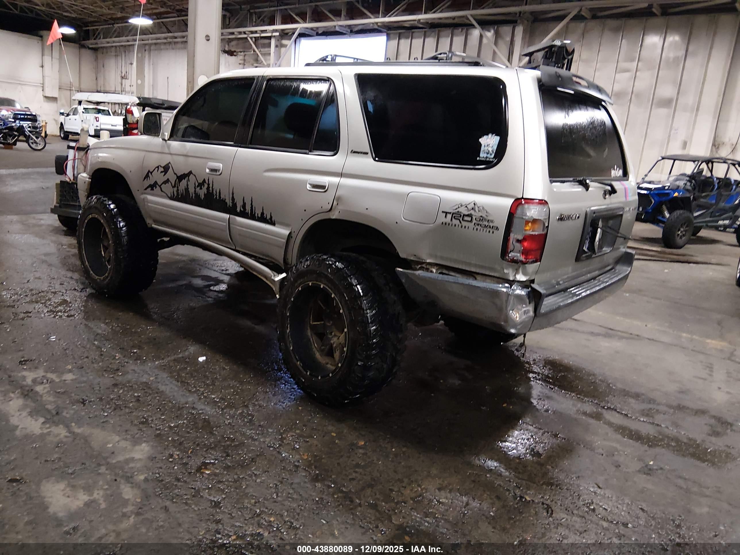TOYOTA 4RUNNER image 3