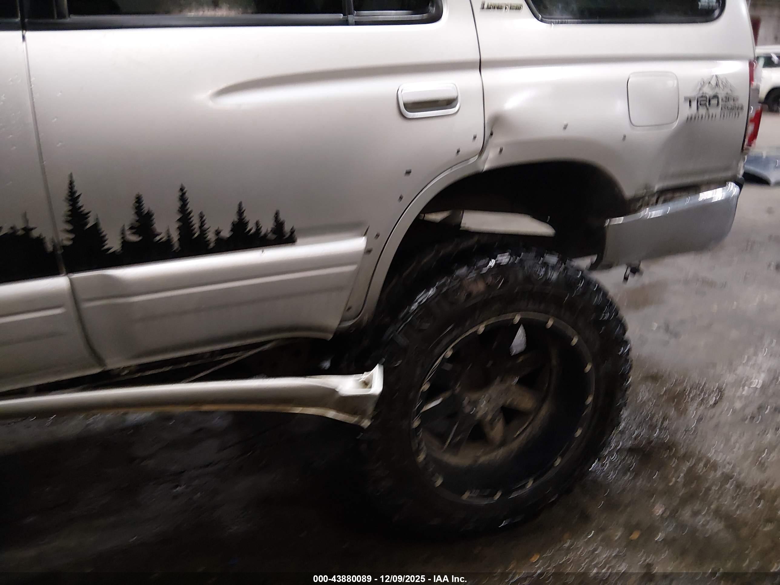 TOYOTA 4RUNNER image 6