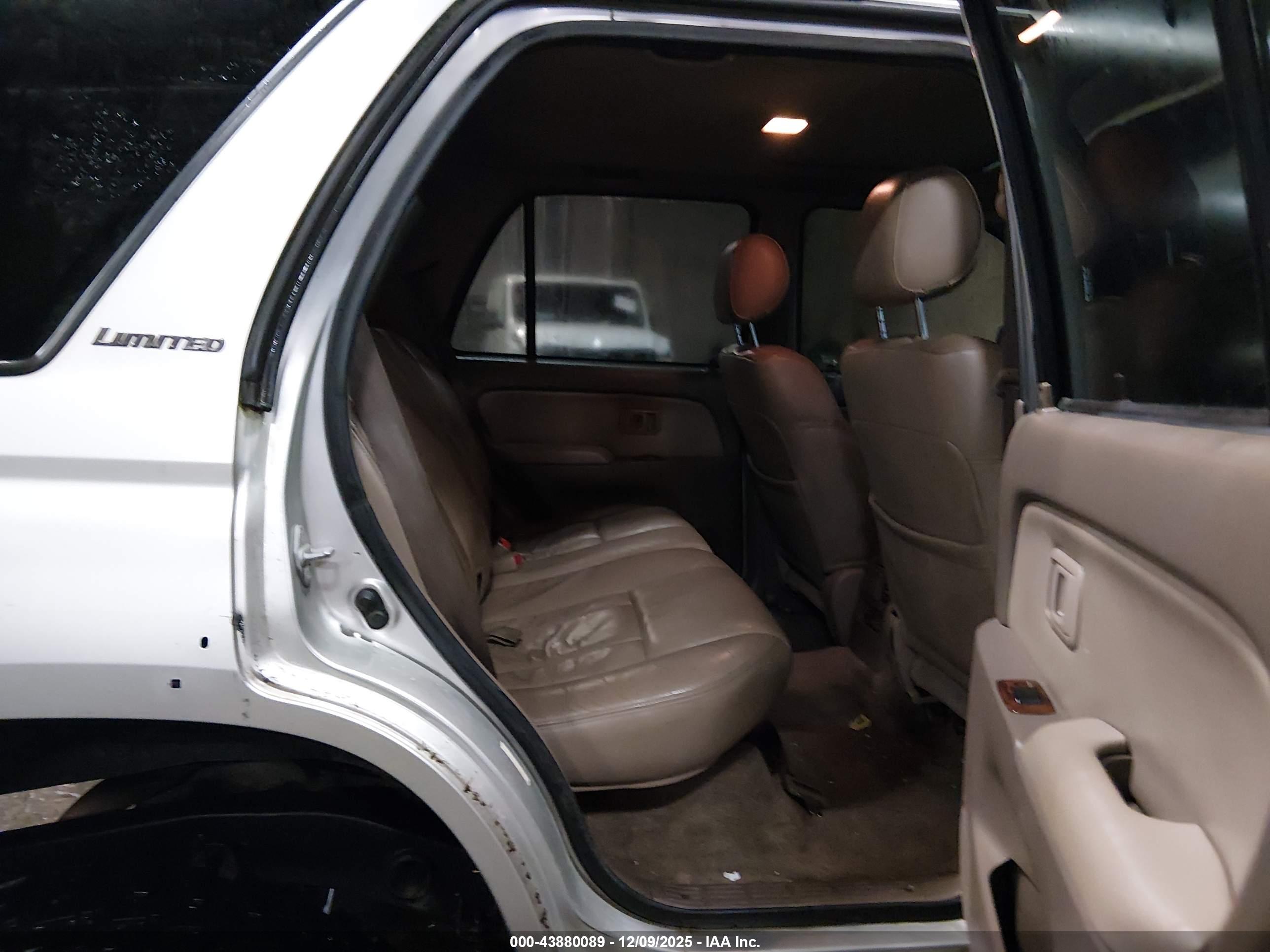 TOYOTA 4RUNNER image 8
