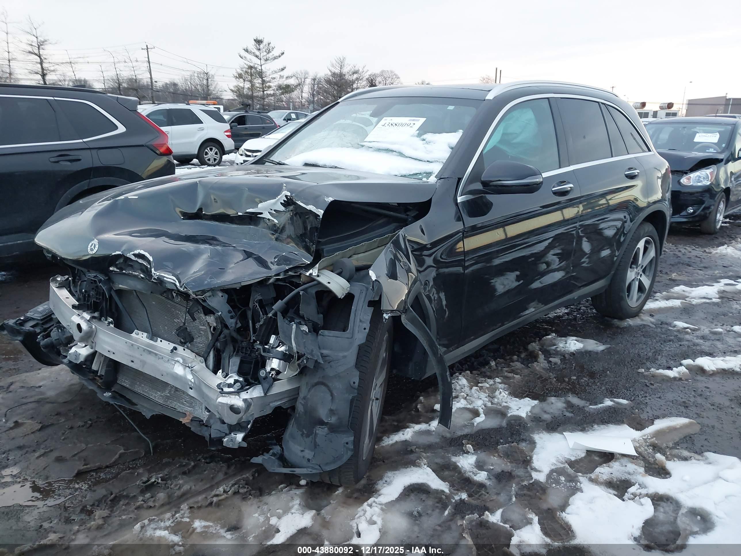MERCEDES-BENZ GLC image 2