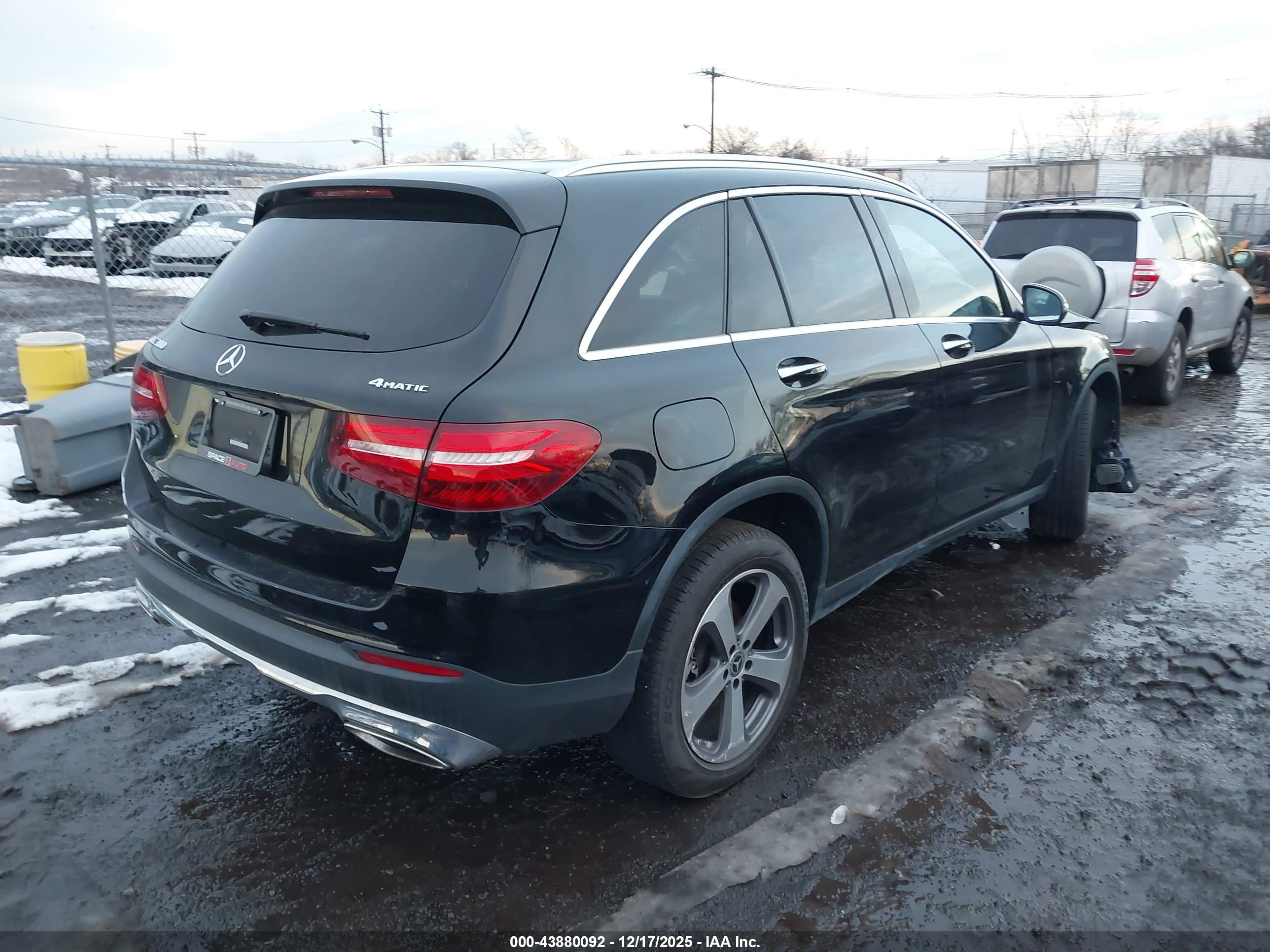 MERCEDES-BENZ GLC image 4