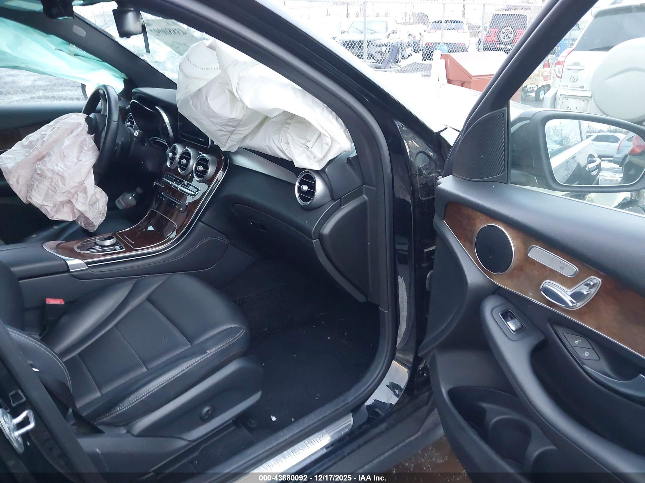 MERCEDES-BENZ GLC image 5