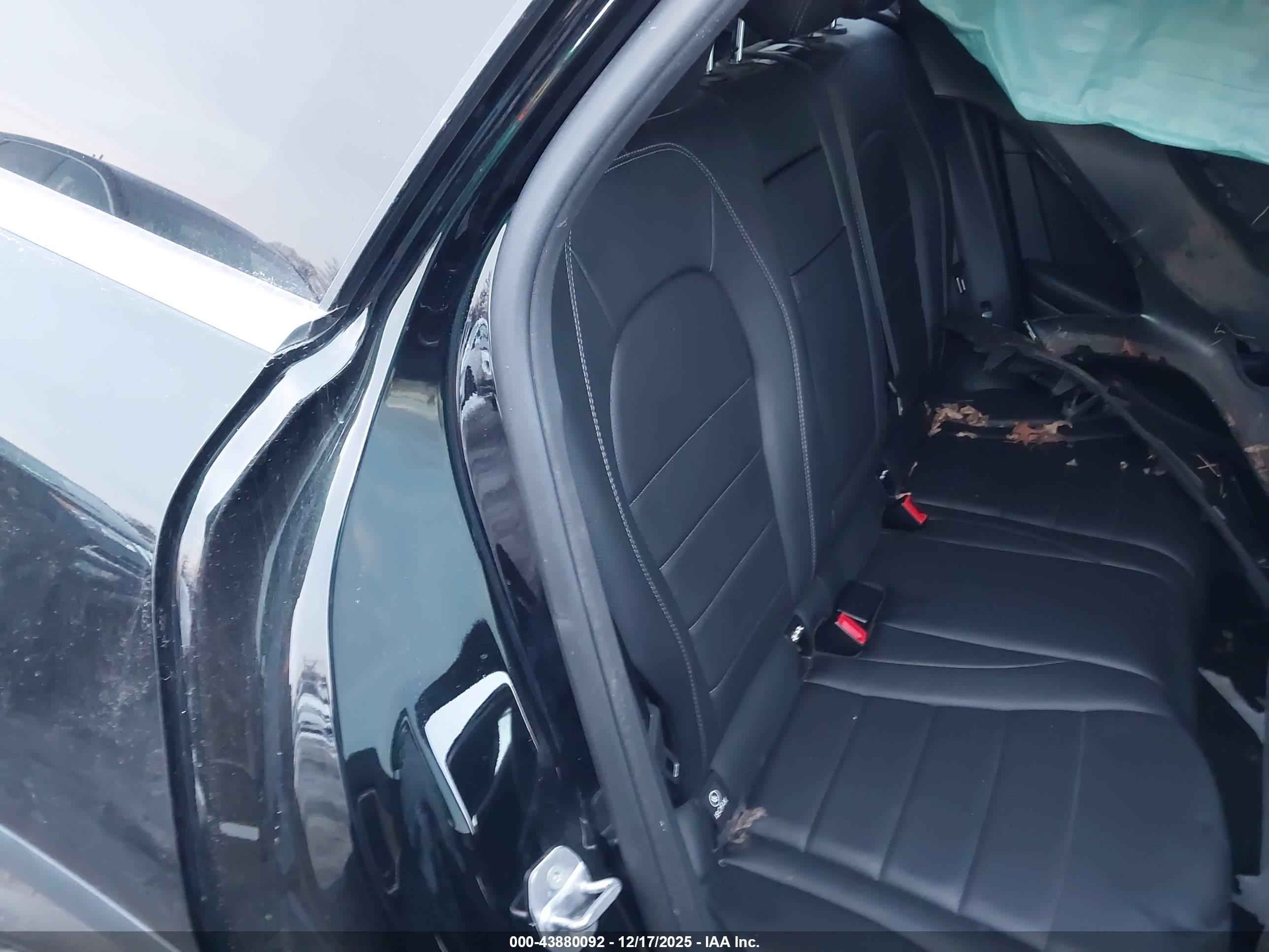 MERCEDES-BENZ GLC image 8